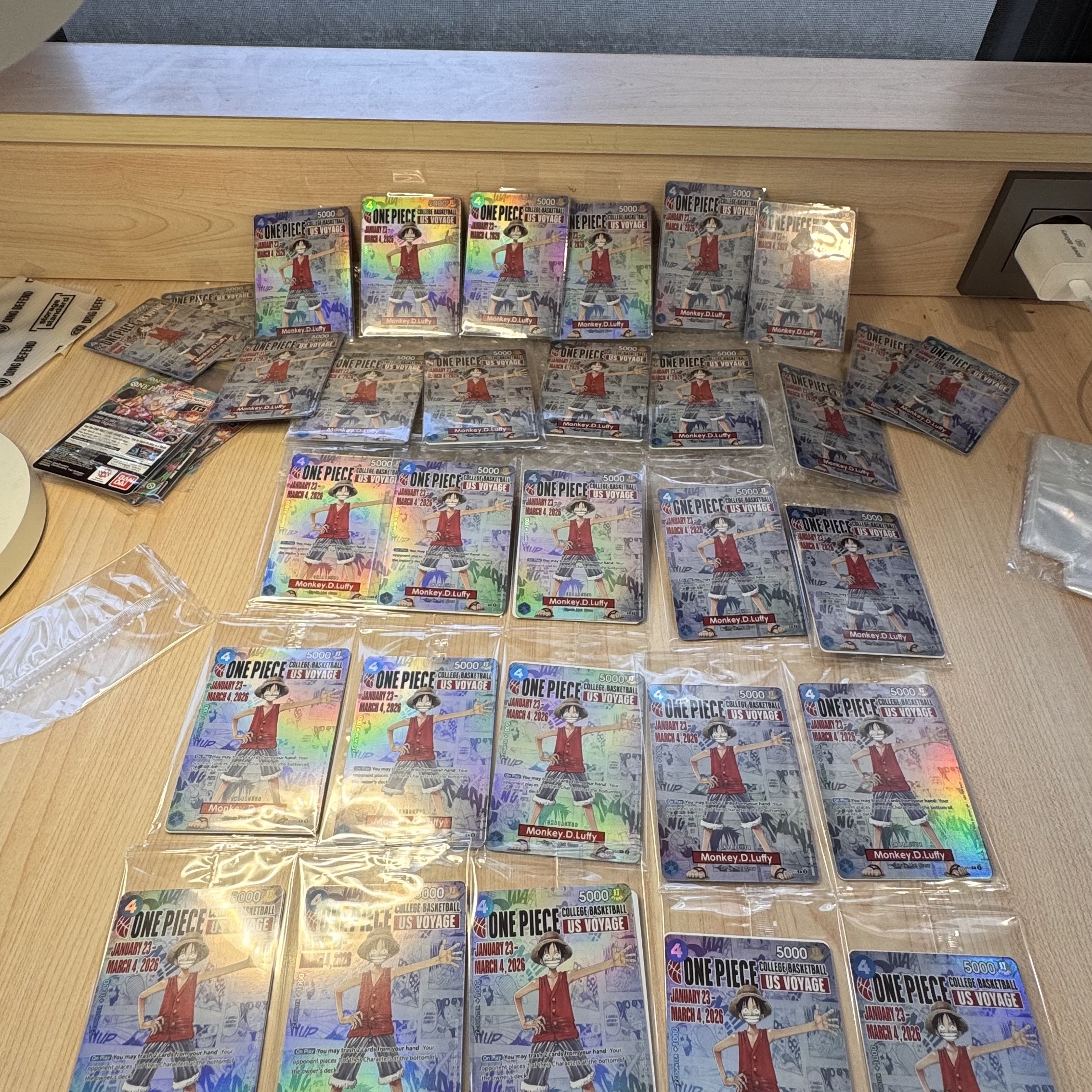 One Piece TCG Monkey D. Luffy P P-055 EN Promotion Card One Piece College Basketball US Voyage (Opened/English Ver.) 착용 스타일