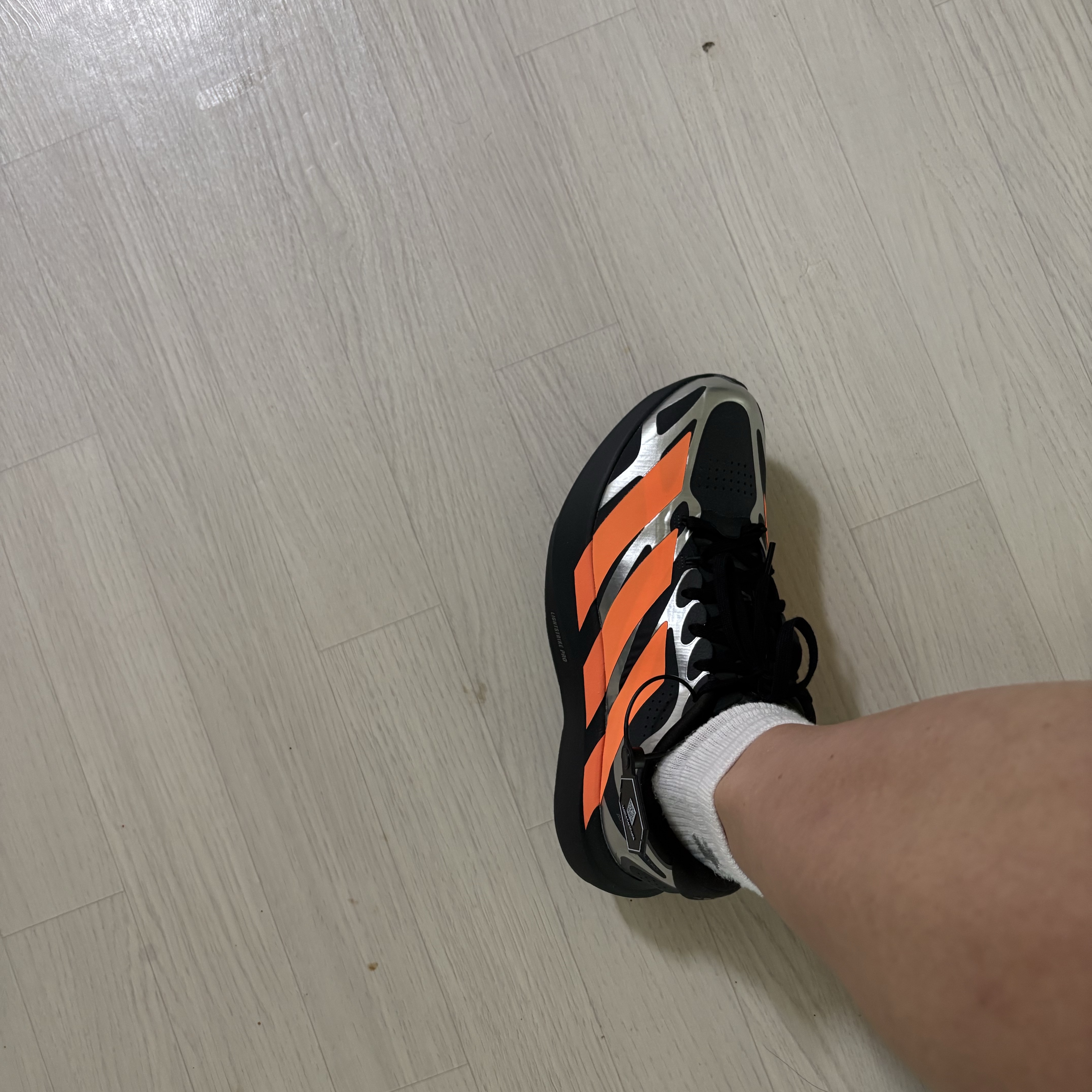 Adidas Adizero EVO SL EXO Carbon Lucid Orange 착용 스타일 - 2