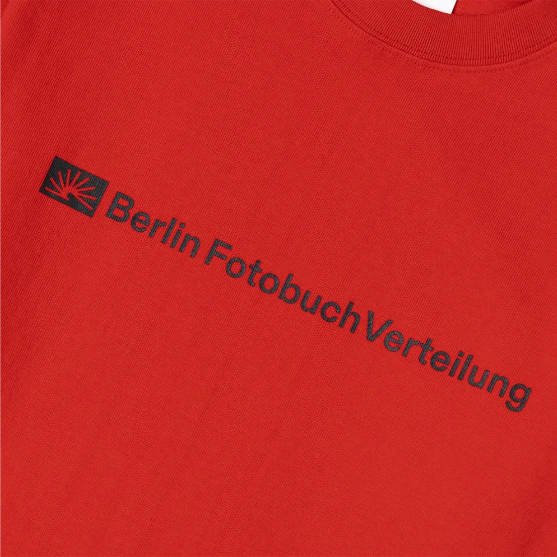 베를린 포토북 디스트리뷰션 002 비에프브이 센터 로고 티 레드(Berlin Photobook Distribution 002 BFV Center Logo Tee Red) - 3