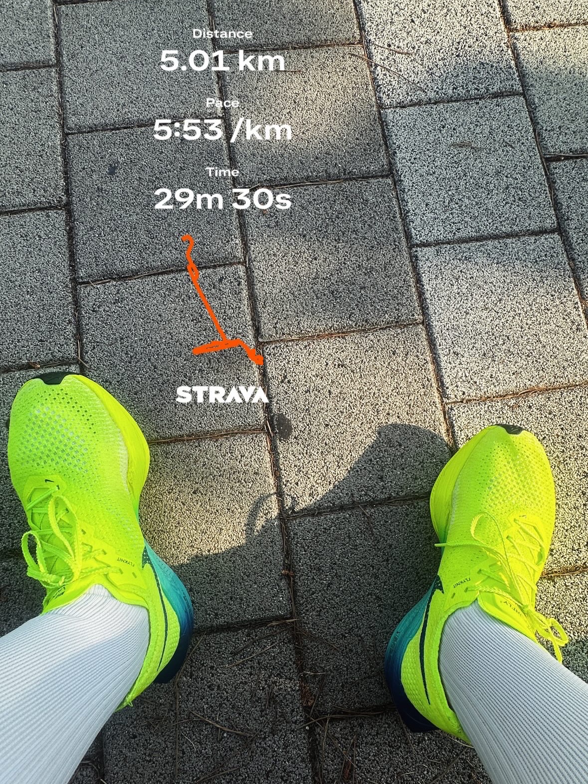 Nike ZoomX Vaporfly Next% 3 Volt Scream Green 착용 스타일 - 1