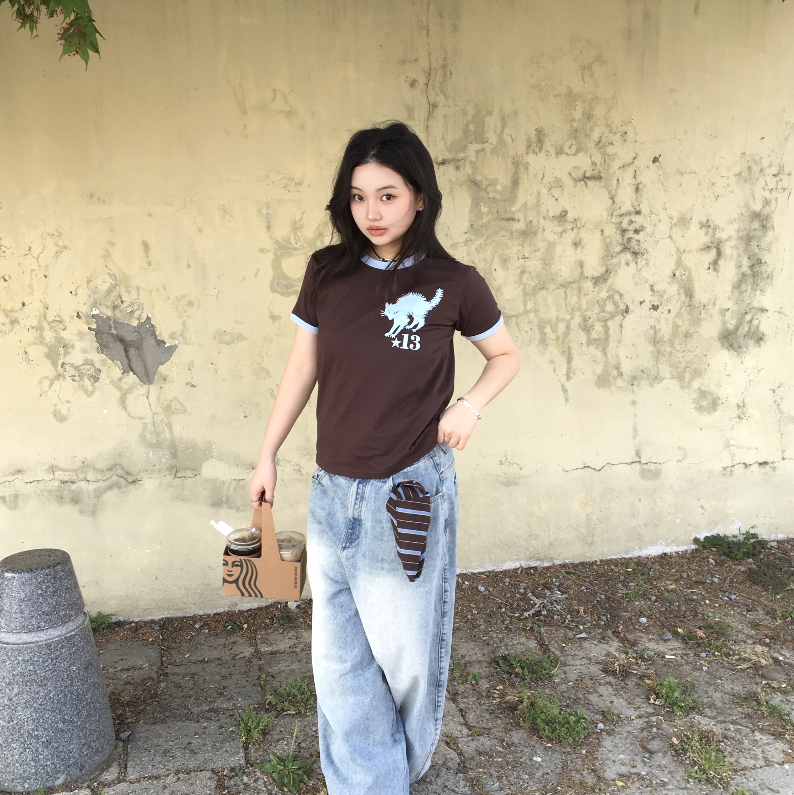AMOU 13 Cat Half T-Shirts Brown 착용 스타일 - 1