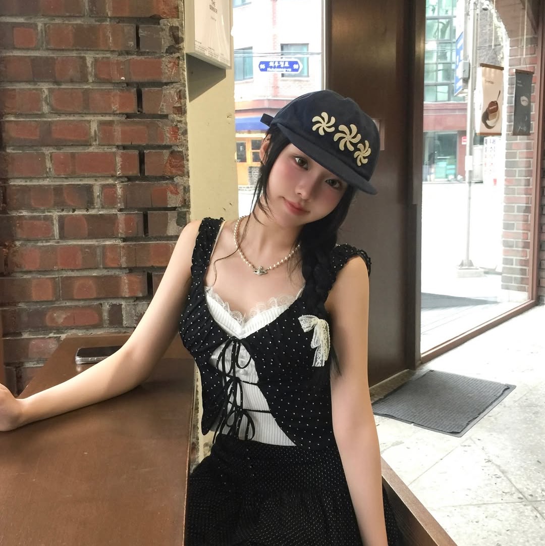 AMOU Spiral 5Pannel Cap Navy 착용 스타일 - 1