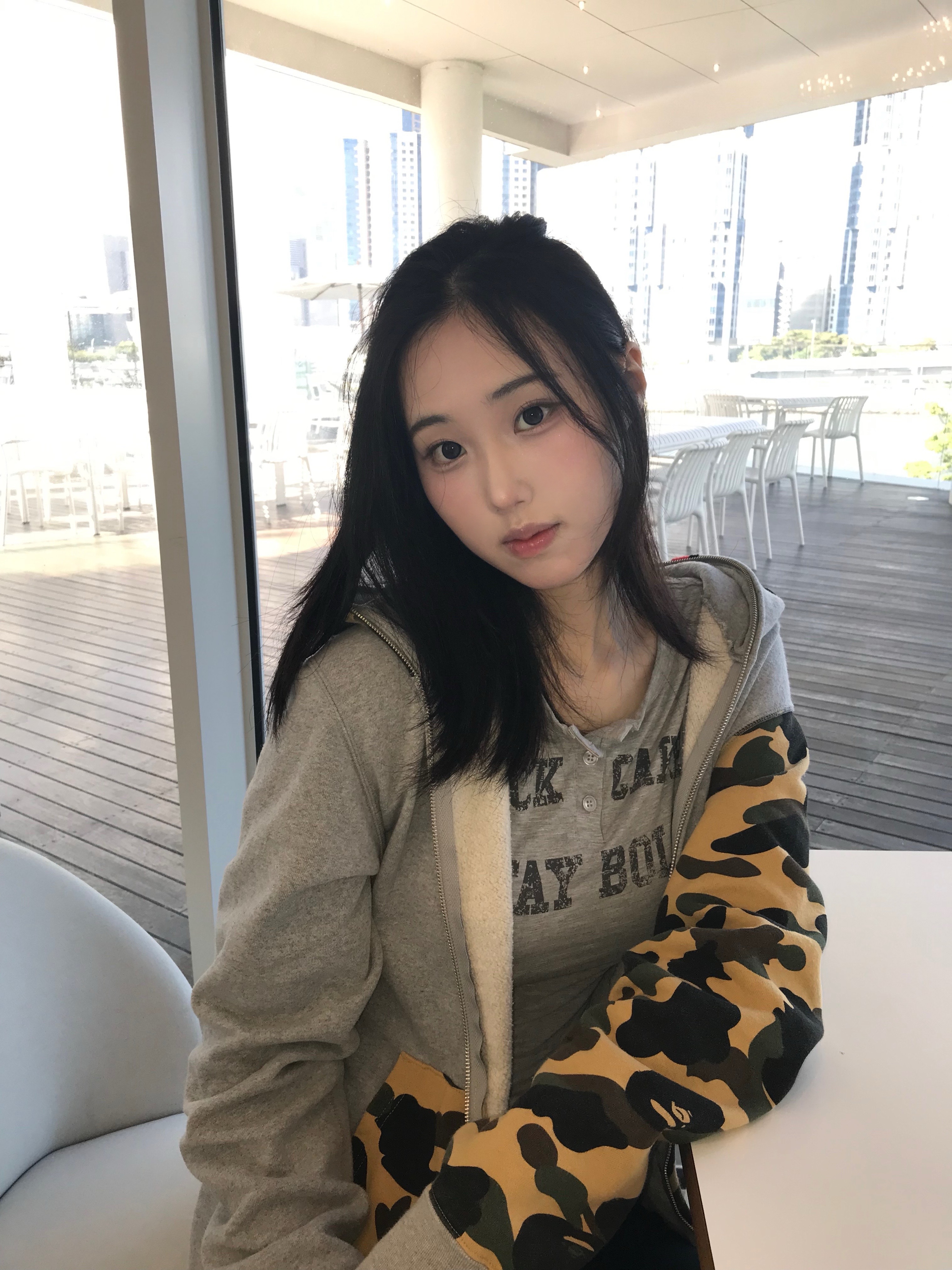 BAPE 1st Camo Shark Full Zip Hoodie Gray 착용 스타일 - 2