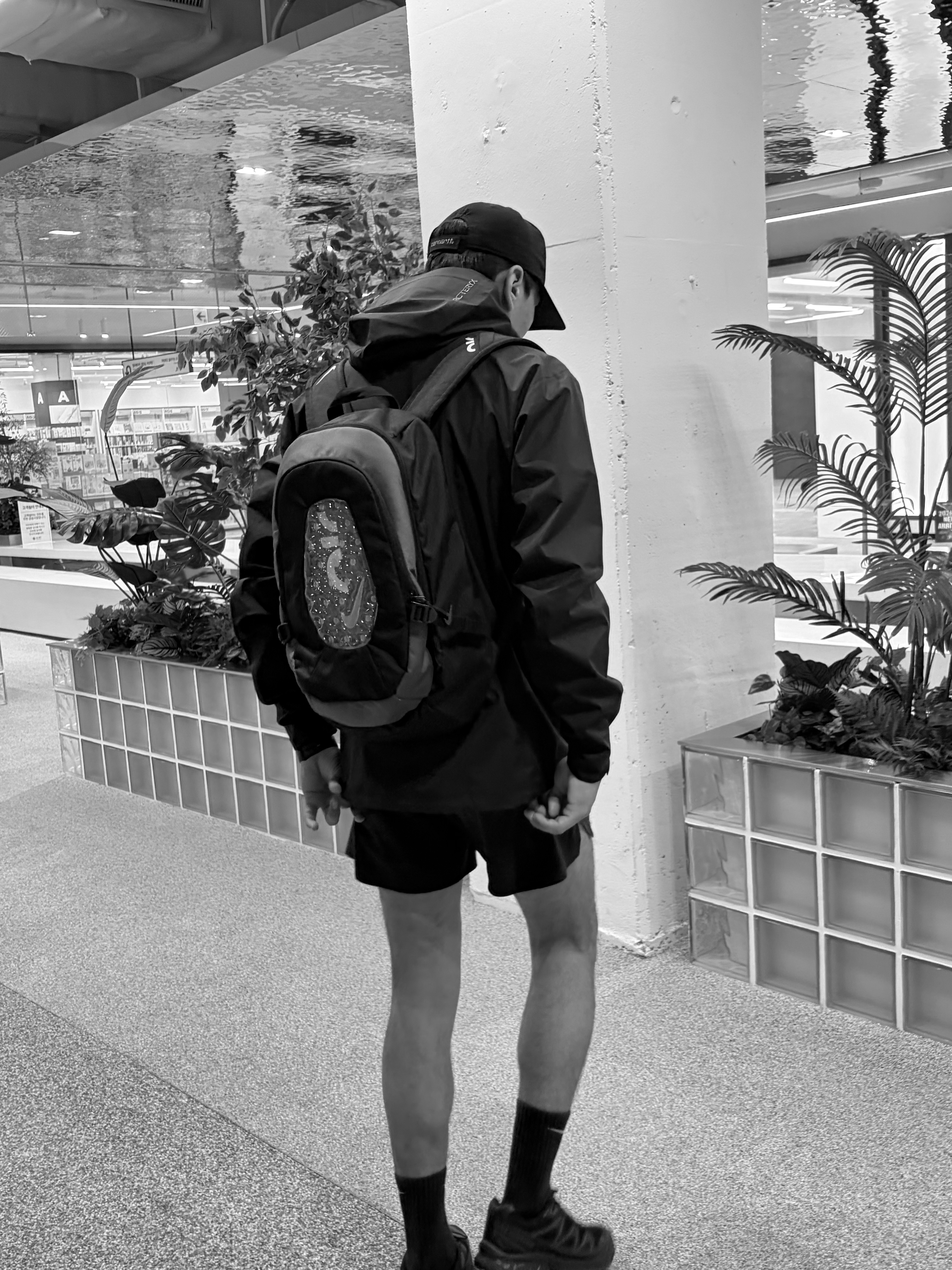 Carhartt Canvas Cap Black, Arc'teryx Beta Jacket Black 착용 스타일 - 2