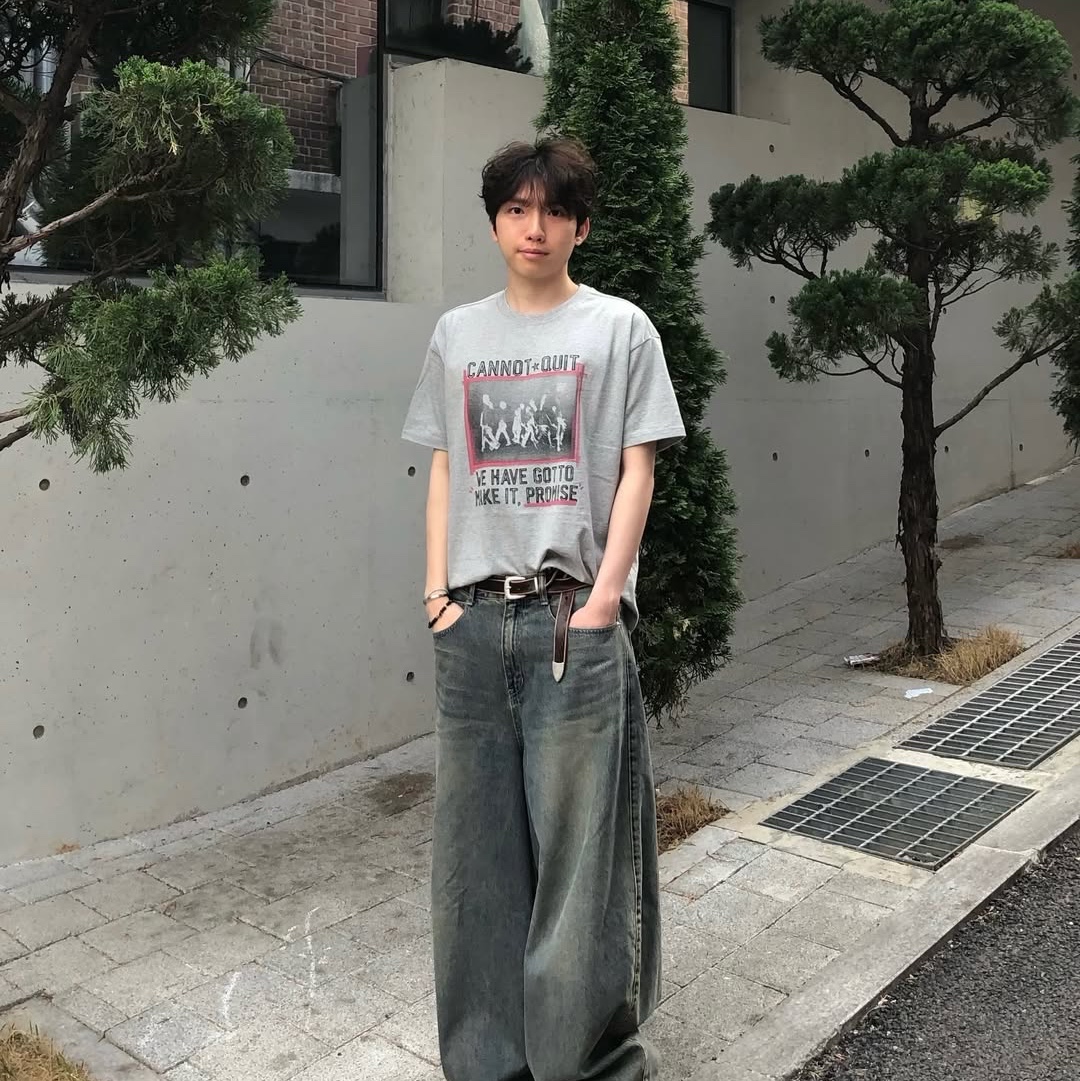 AMOU Marking Box Half T-Shirts Gray 착용 스타일 - 5