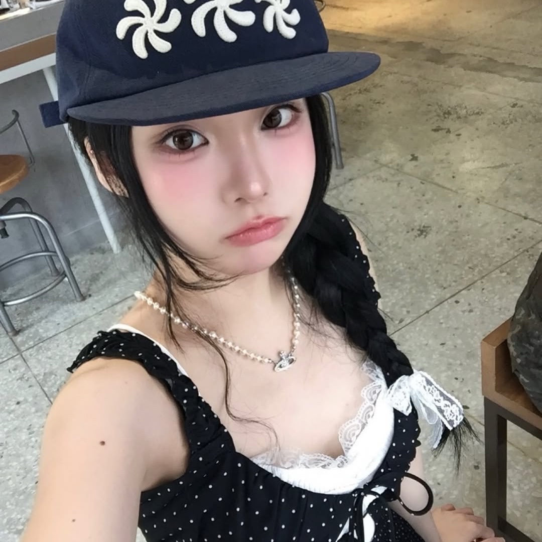 AMOU Spiral 5Pannel Cap Navy 착용 스타일 - 6