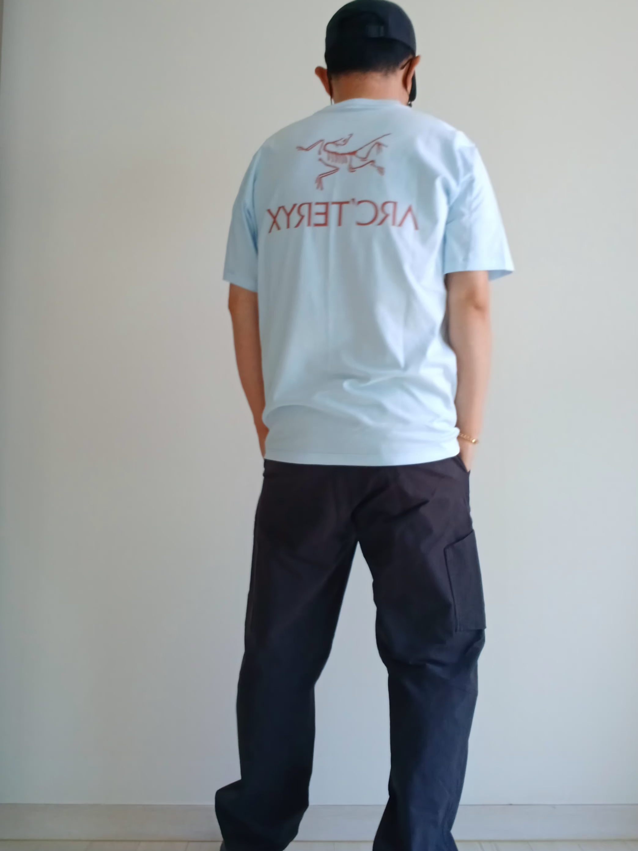 Arc'teryx Small Bird Cap Black, Arc'teryx Kragg SL Cotton Bird Word SS T-Shirt Alpine Blue Stone Red 착용 스타일 - 6