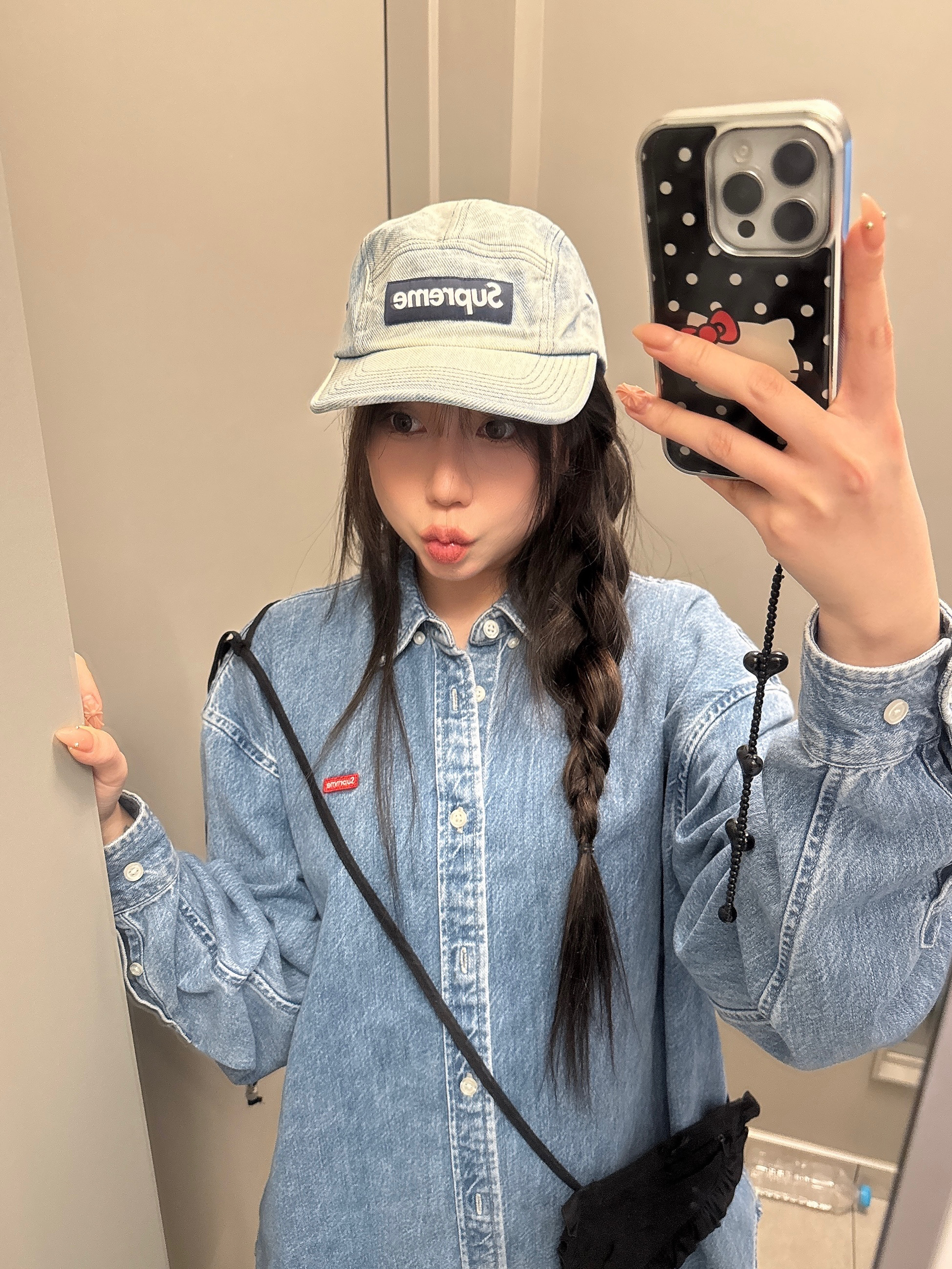 Supreme Washed Chino Twill Camp Cap Denim - 25FW, Supreme Small Box Denim Shirt Washed Indigo - 25SS 착용 스타일 - 1