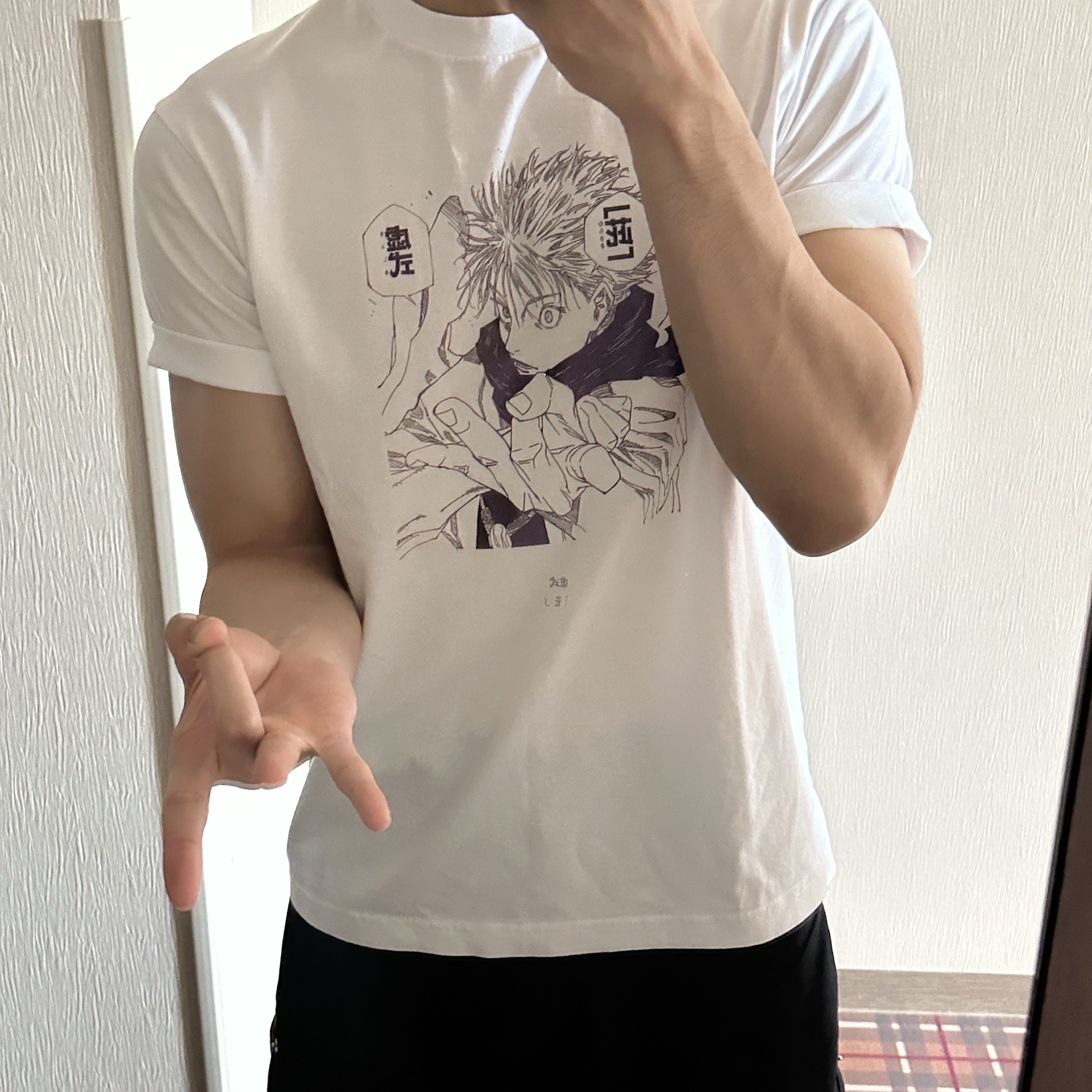 Uniqlo UT Shueisha 100th Anniversary Jujutsu Kaisen T-Shirt White 착용 스타일
