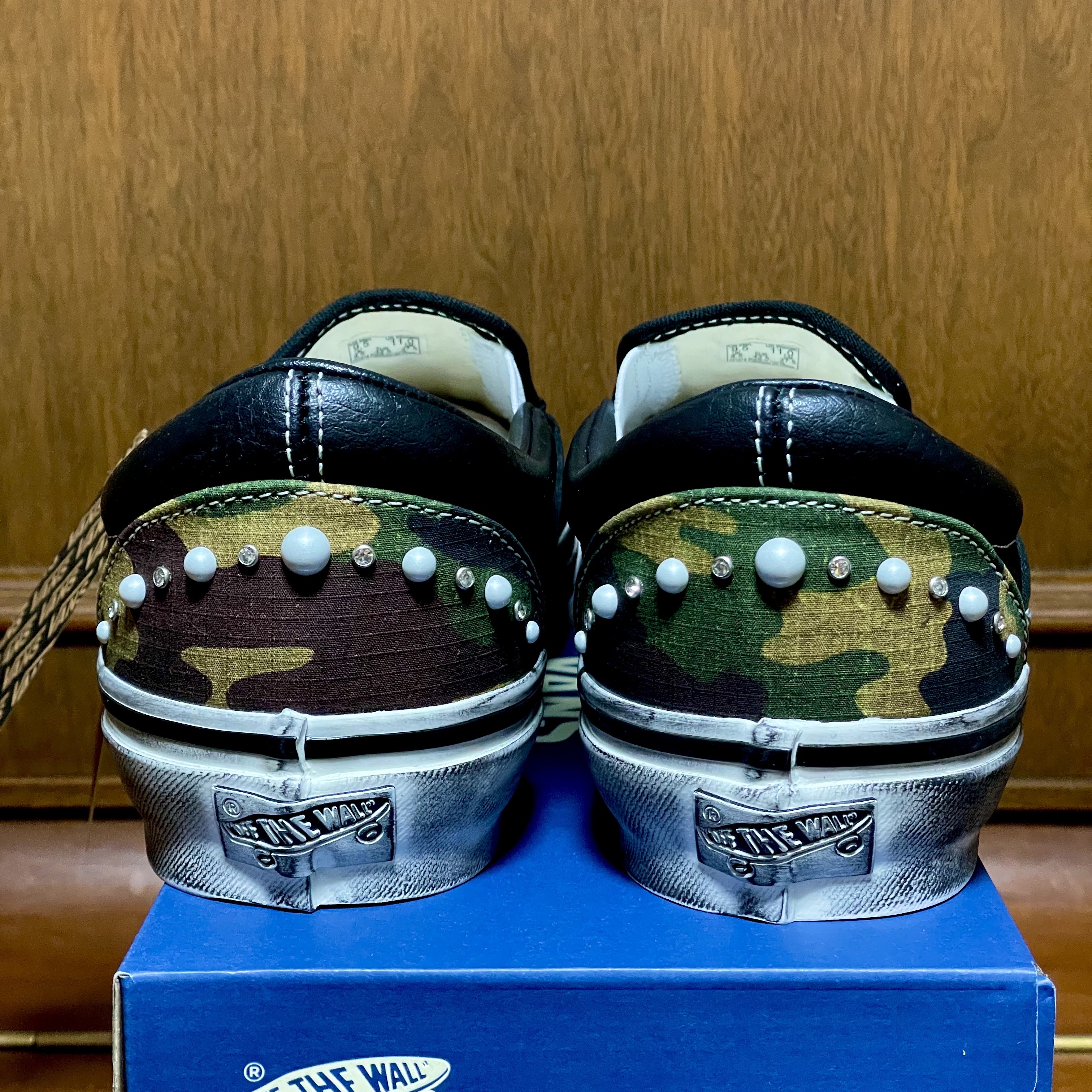 Vans LX Classic Slip-On 98 Pearlized Camo Black 착용 스타일 - 5