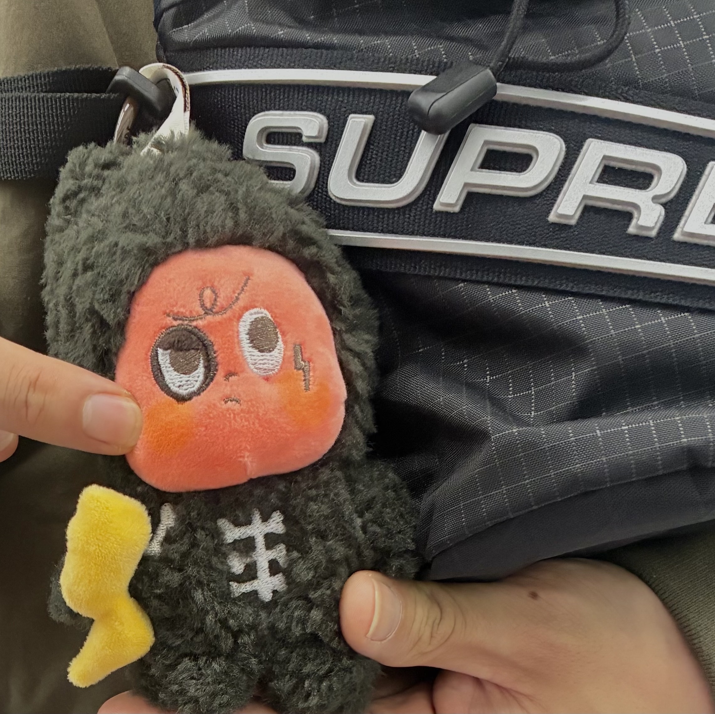 Supreme Small Cinch Pouch Black - 23FW, Salomon Advanced XT-Whisper Castlerock Footwear Silver 착용 스타일 - 2