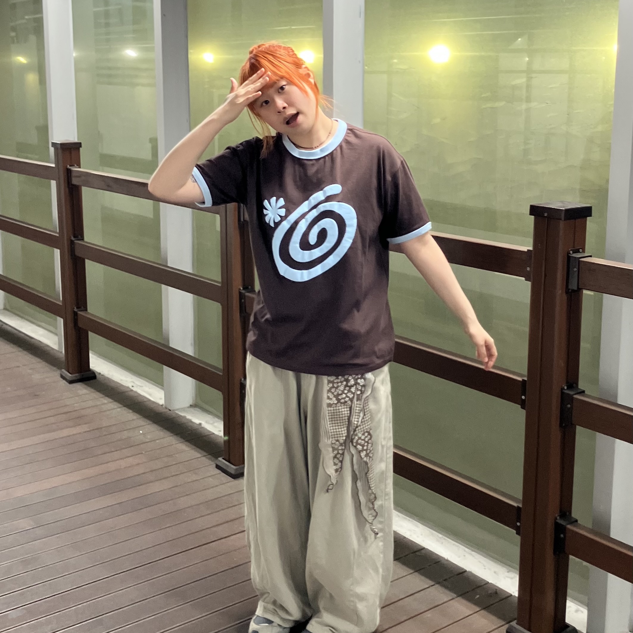 AMOU Molly Ringer T-Shirts Brown 착용 스타일 - 8