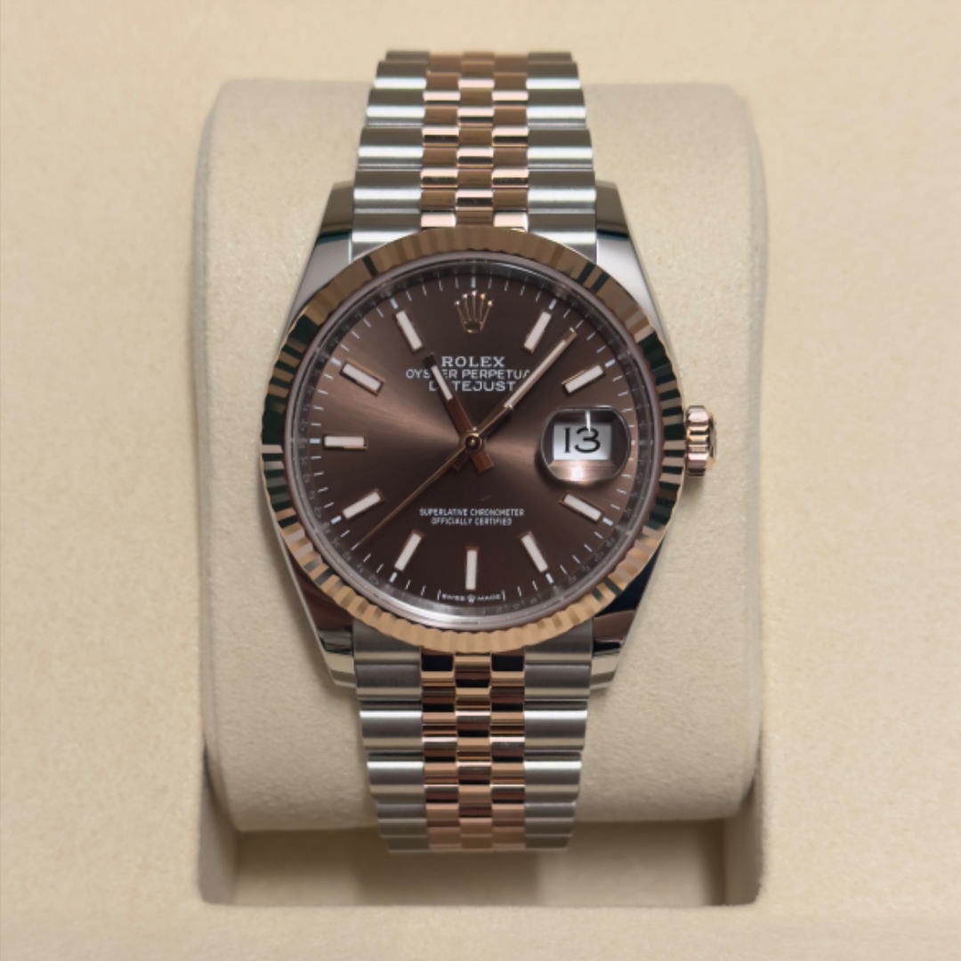 Rolex Datejust 36mm 126231 Chocolate Jubilee, Rolex Datejust 36mm 126231 Bright Black Diamond-Set Jubilee 착용 스타일 - 2