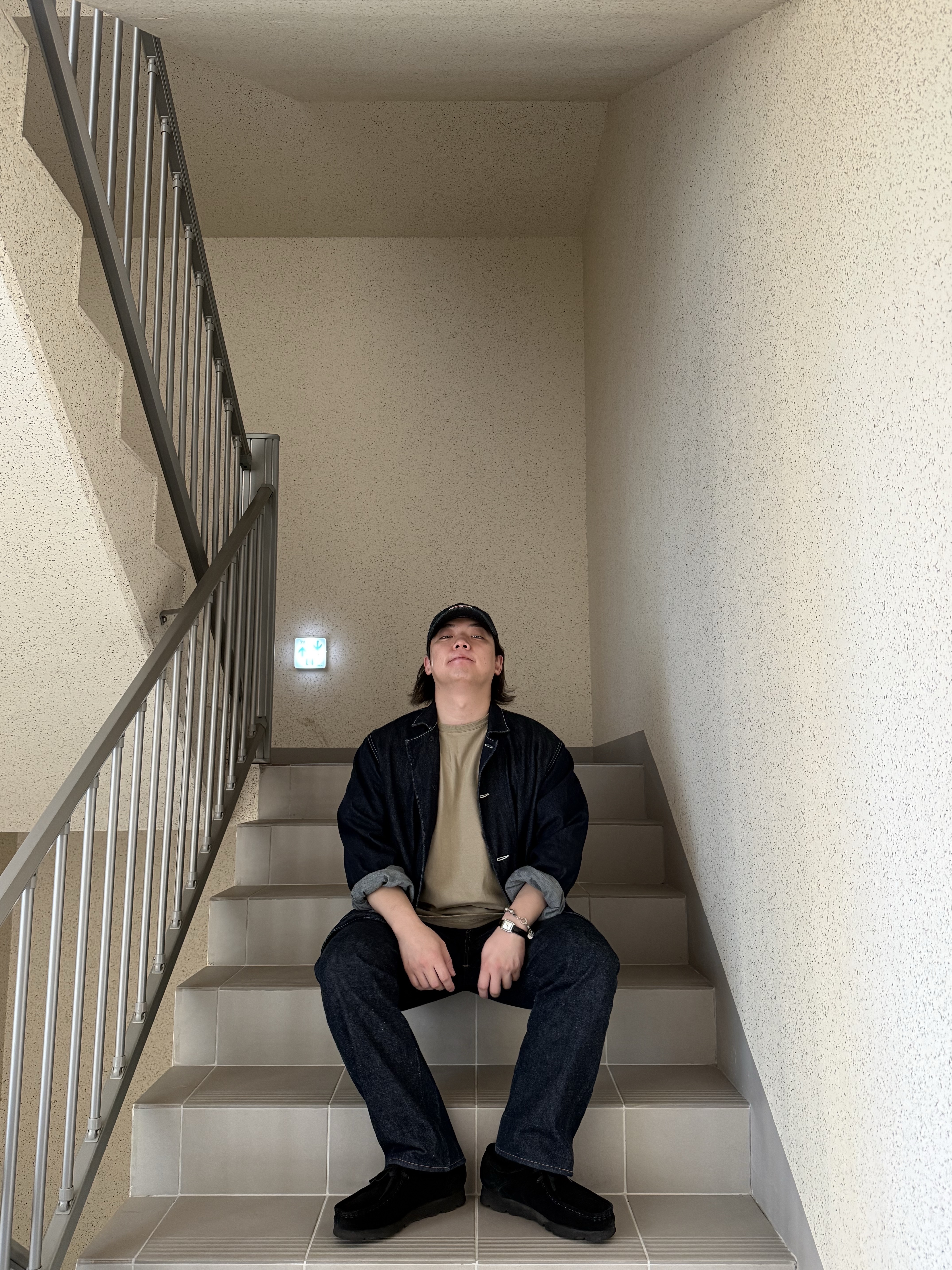 Clarks Wallabee Gore-Tex Black Suede 착용 스타일 - 6