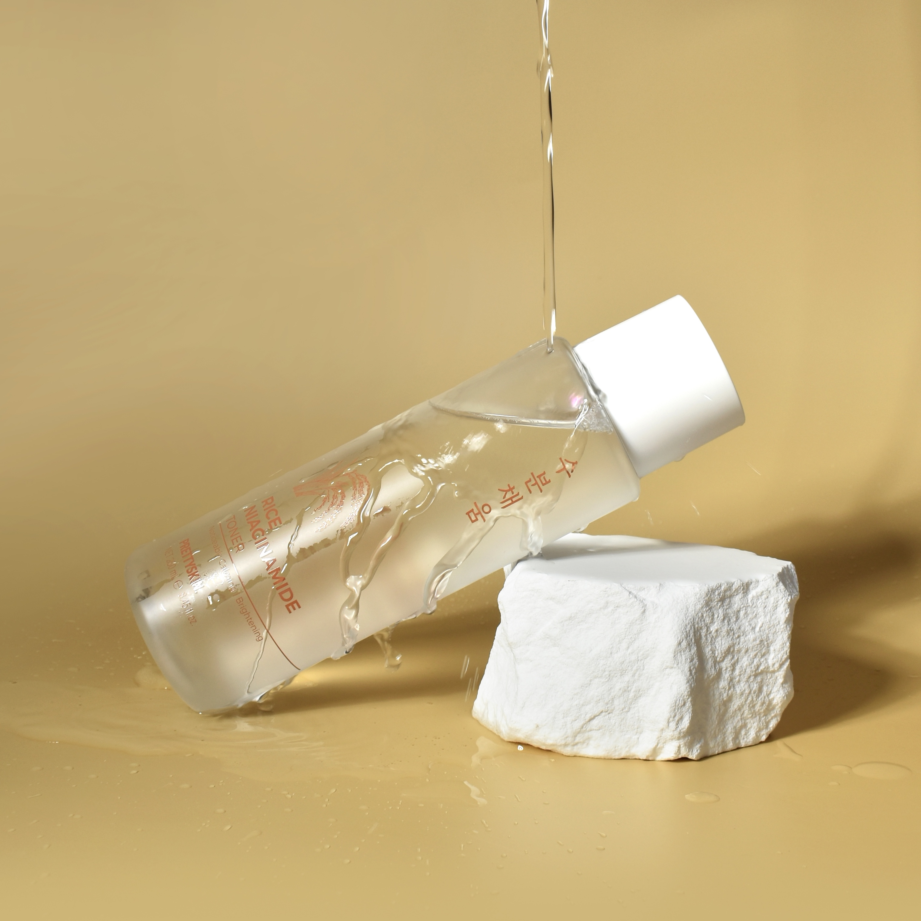 PRETTYSKIN RICE NIACINAMIDE TONER 착용 스타일 - 2