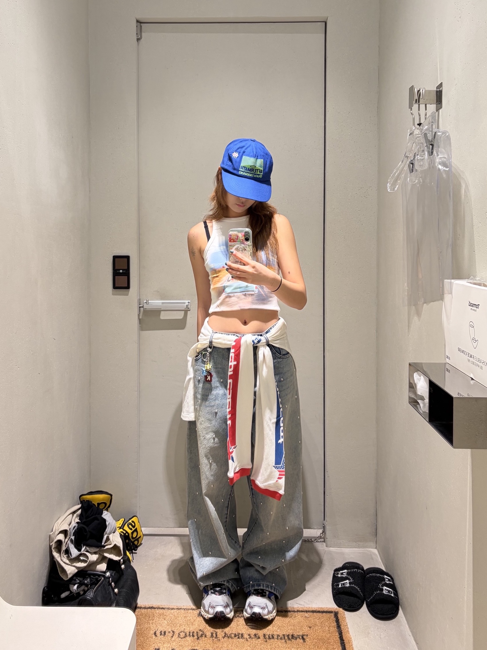 Markgong Women Loveride Retro Print Tank Top White - 26SS, Represent Mesh Pegasus Long Sleeve T-Shirt Flat White - 26SS 착용 스타일 - 1
