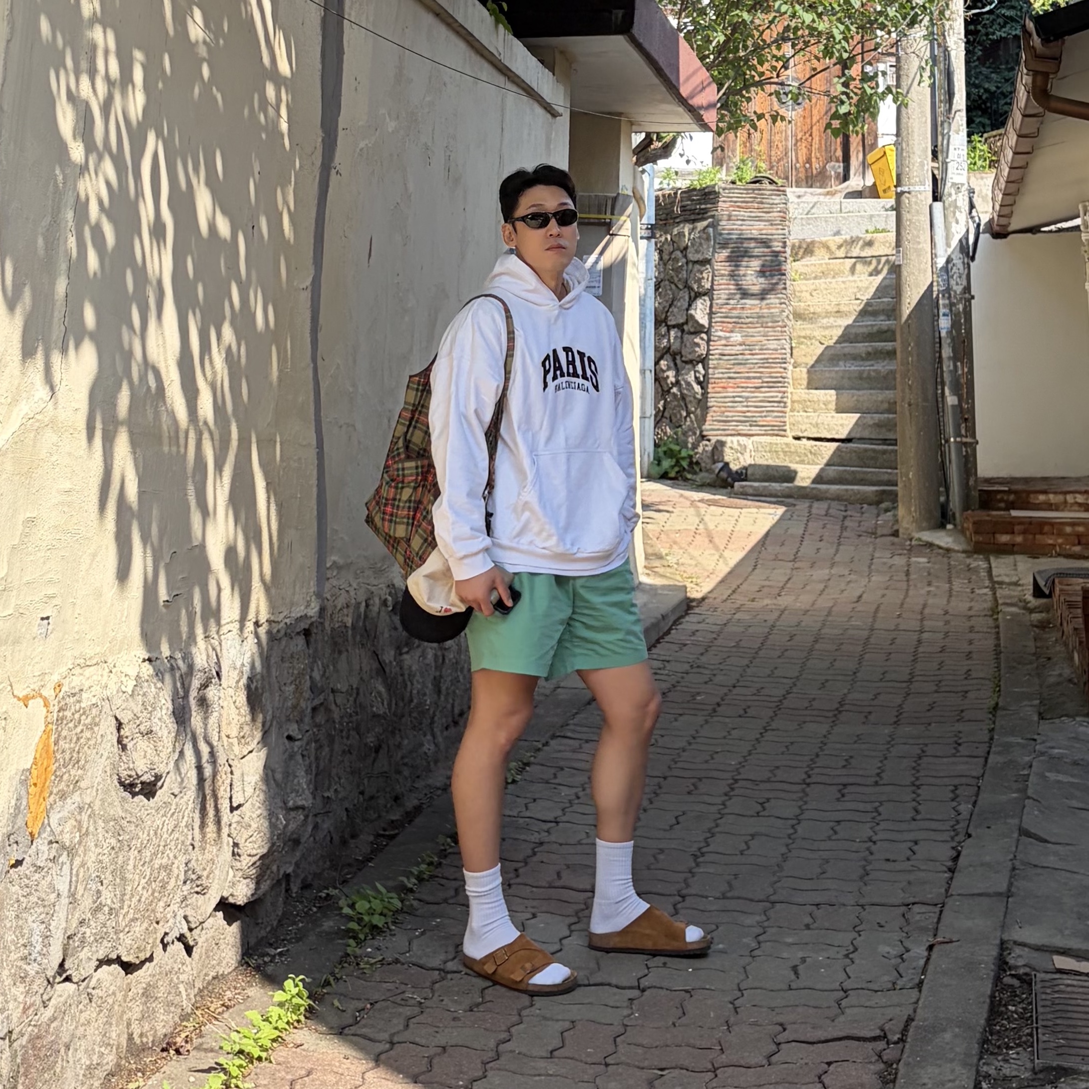 Ray-Ban DADDY-O II Polished Black Frame Green Classic G-15 Lenses, Birkenstock Zurich Suede Leather Mink - Narrow 착용 스타일