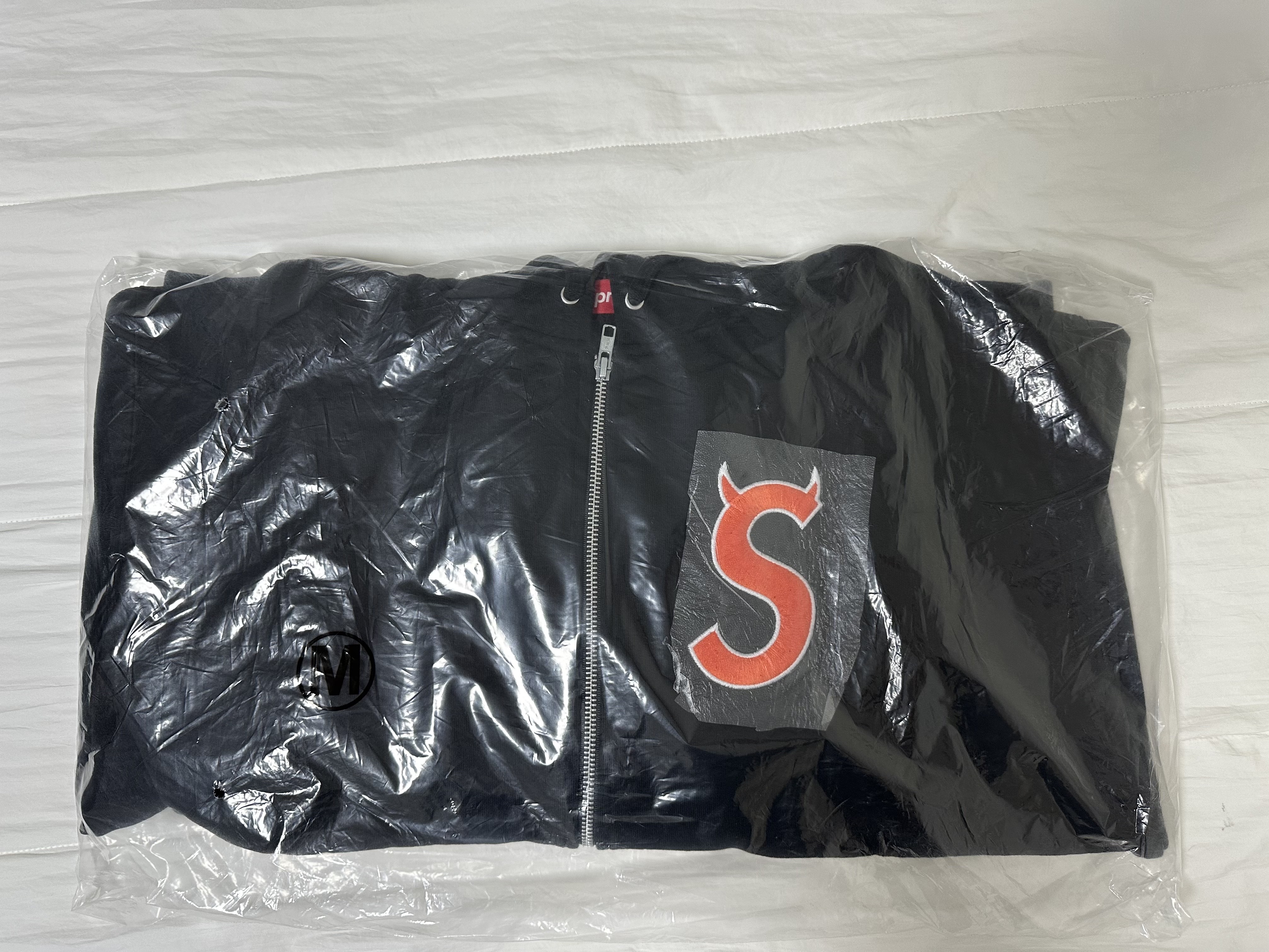 Supreme Devil S Logo Zip Up Hooded Sweatshirt Black - 26SS 착용 스타일 - 1