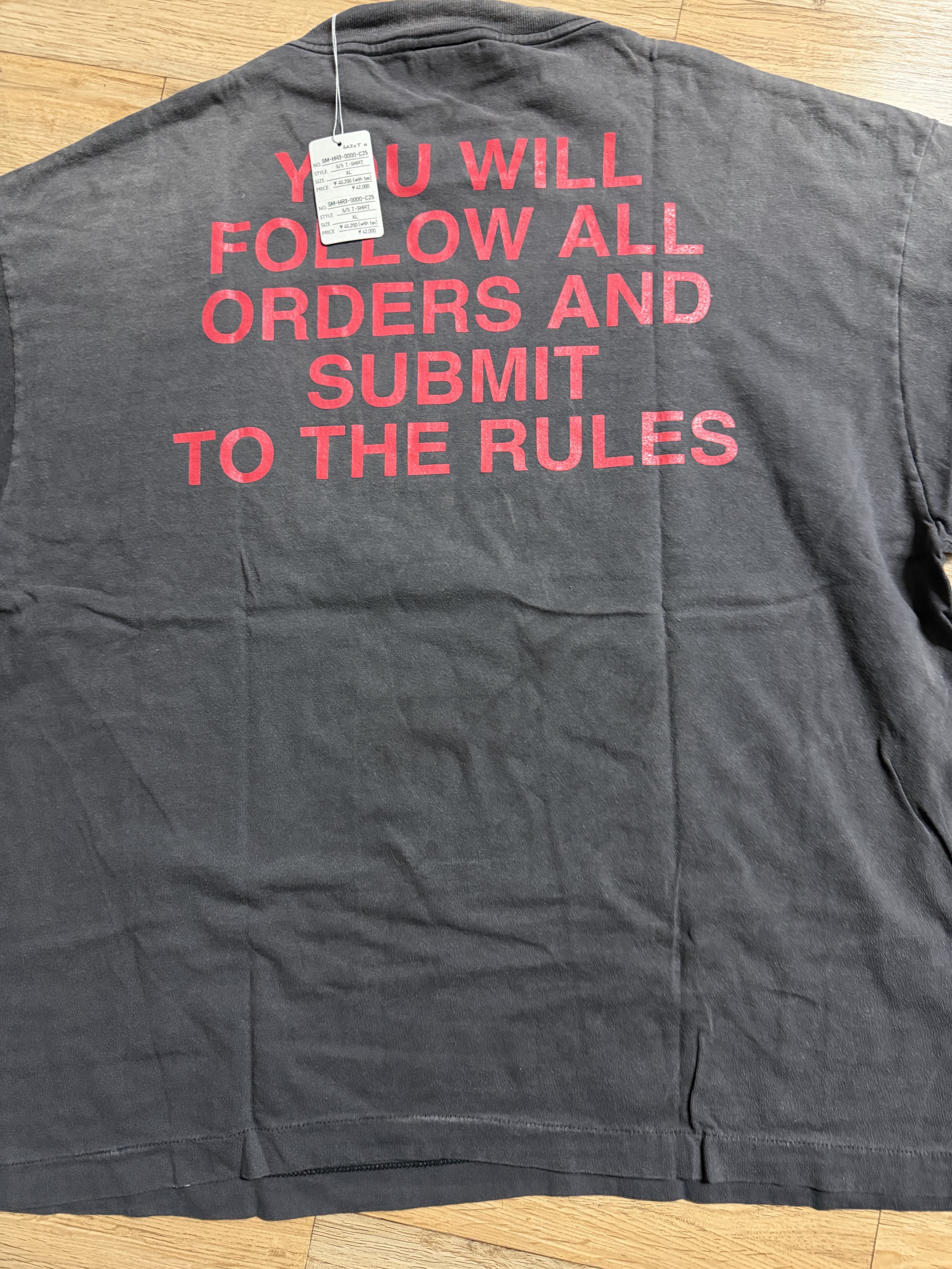 Saint Mxxxxxx x Kosuke Kawamura Complete Control S/S T-Shirt Black - 25SS 착용 스타일 - 2