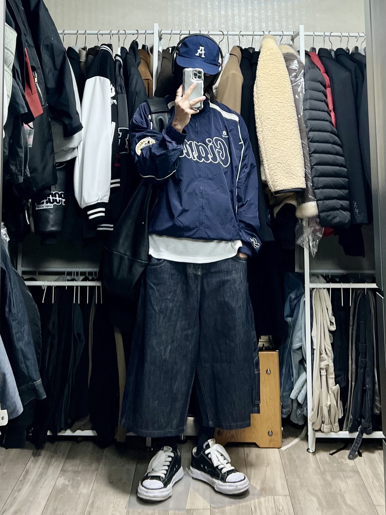 Polyteru x Lotte Giants Dugout Retro Jumper Navy, Maison Mihara Yasuhiro Peterson23 OG Sole Canvas Low-top Sneakers Black 착용 스타일