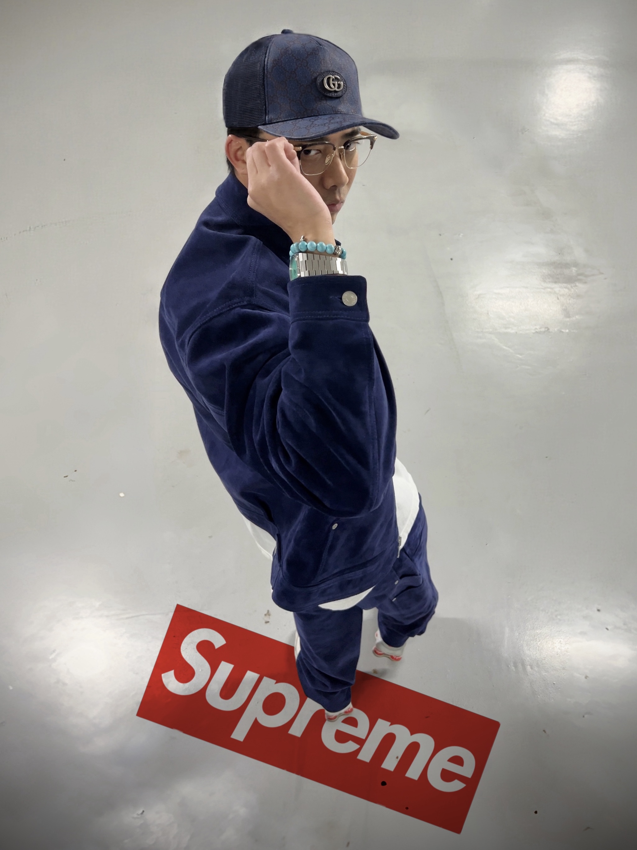 Gucci GG Supreme Baseball Hat Blue Dark Blue, Supreme x Dash Snow T-Shirt White - 25FW 착용 스타일