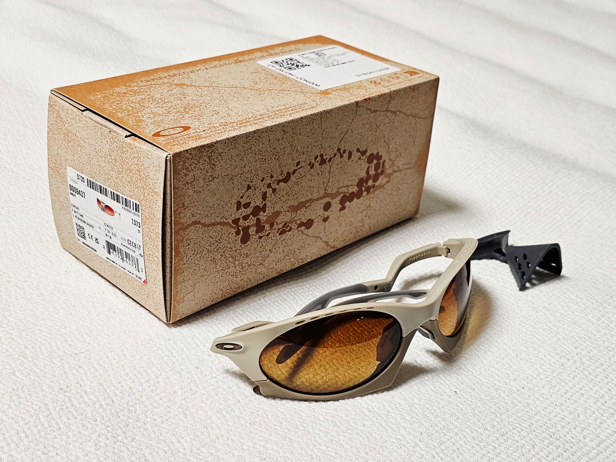 Oakley Plantaris Matte Sand Frame Prizm Brown Gradient Lenses Regular Universal Fit 착용 스타일