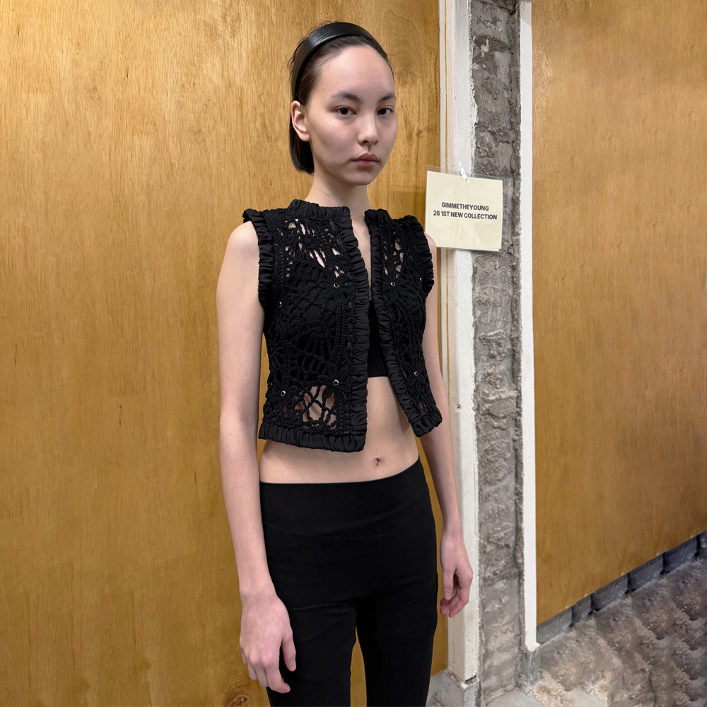 김미더영 셔링 트림 니트 베스트 블랙(GIMMETHEYOUNG Shirring-Trim Knit Vest Black) - 2