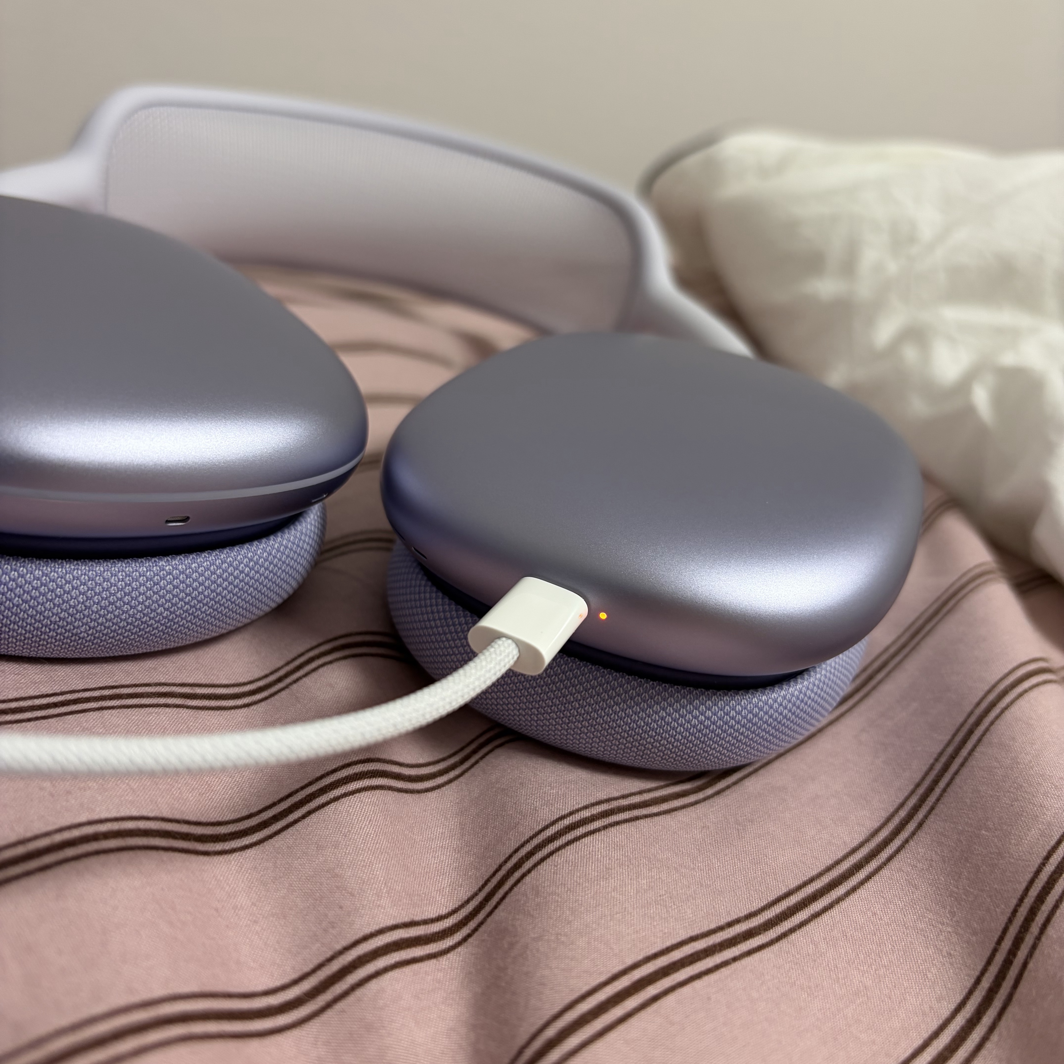 Apple AirPods Max USB C Purple (Korean Ver.) 착용 스타일 - 3