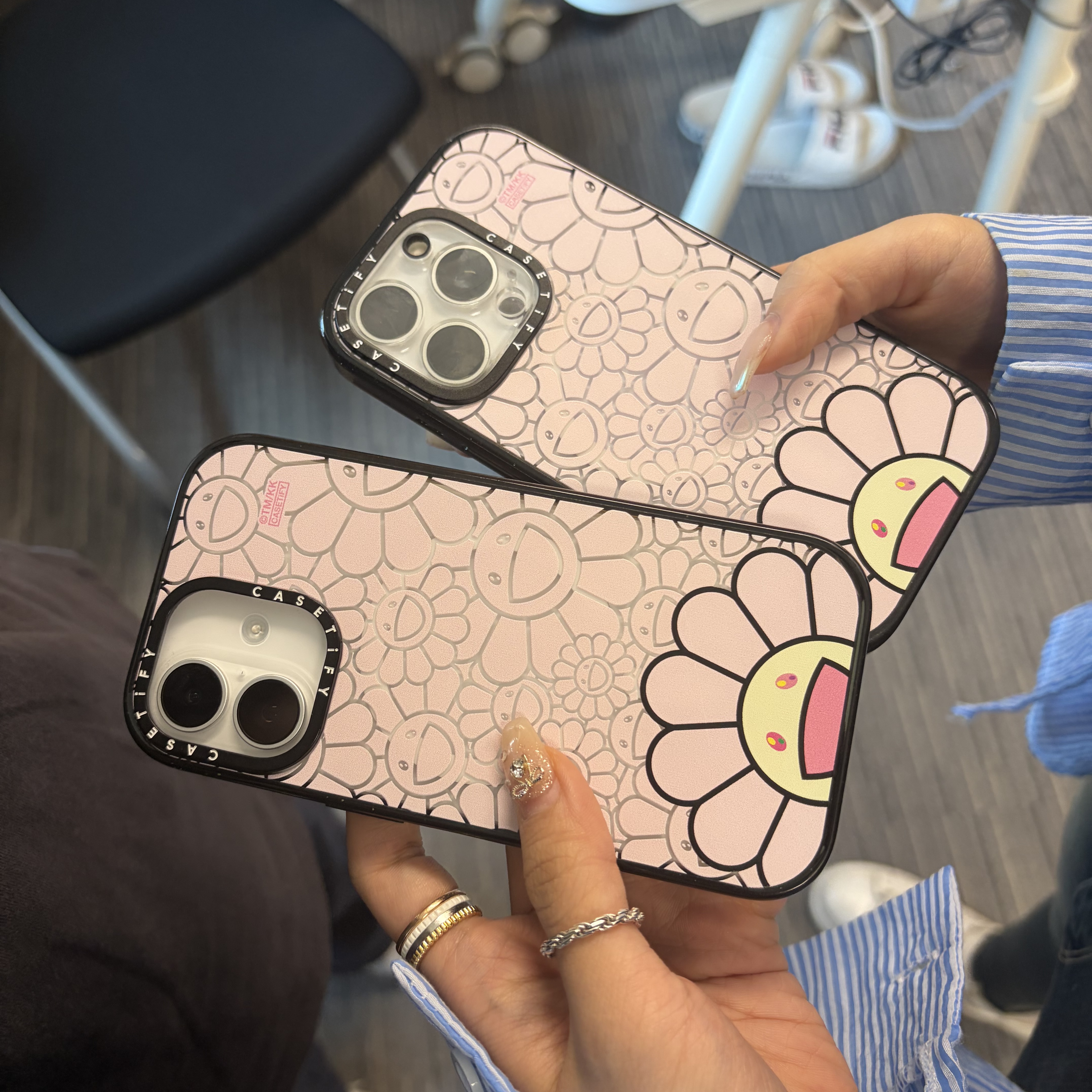 Casetify x Murakami Takashi iPhone Smile Pink Phone Magsafe Impact Case 착용 스타일