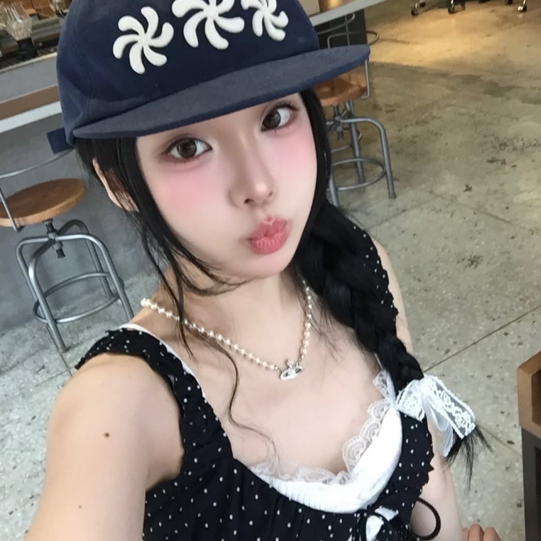 AMOU Spiral 5Pannel Cap Navy 착용 스타일 - 7