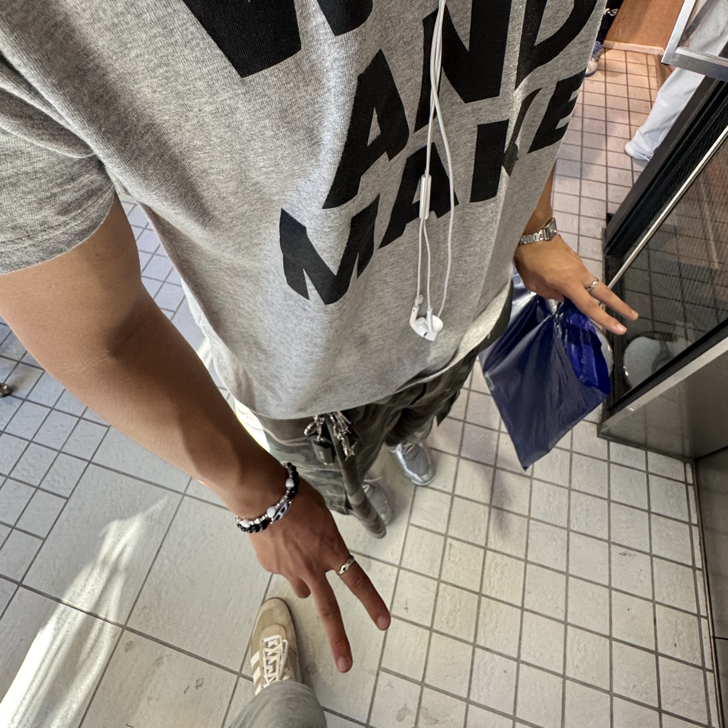 Maison Mihara Yasuhiro Blakey OG Sole Leather Low-top Sneakers White, Prada Symbole Sunglasses Slate Gray Lenses Alternative fit 착용 스타일 - 2