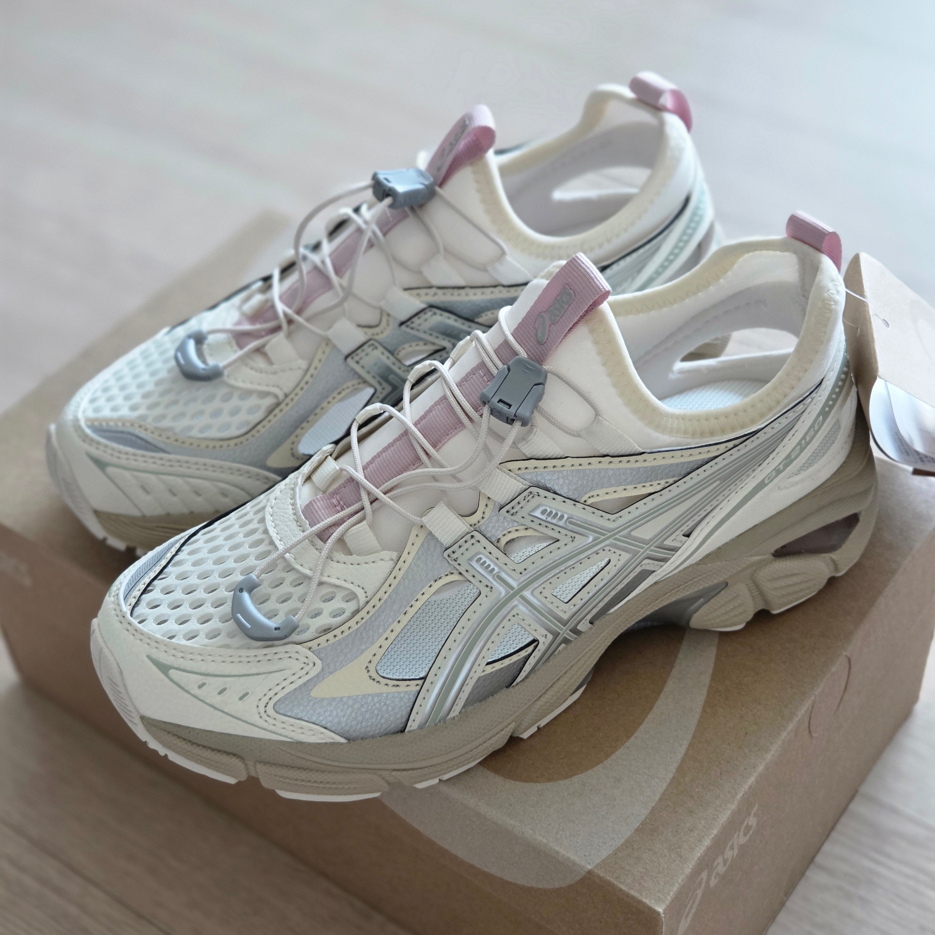 Asics GT-2160 Breeze Cream Pure Silver 착용 스타일