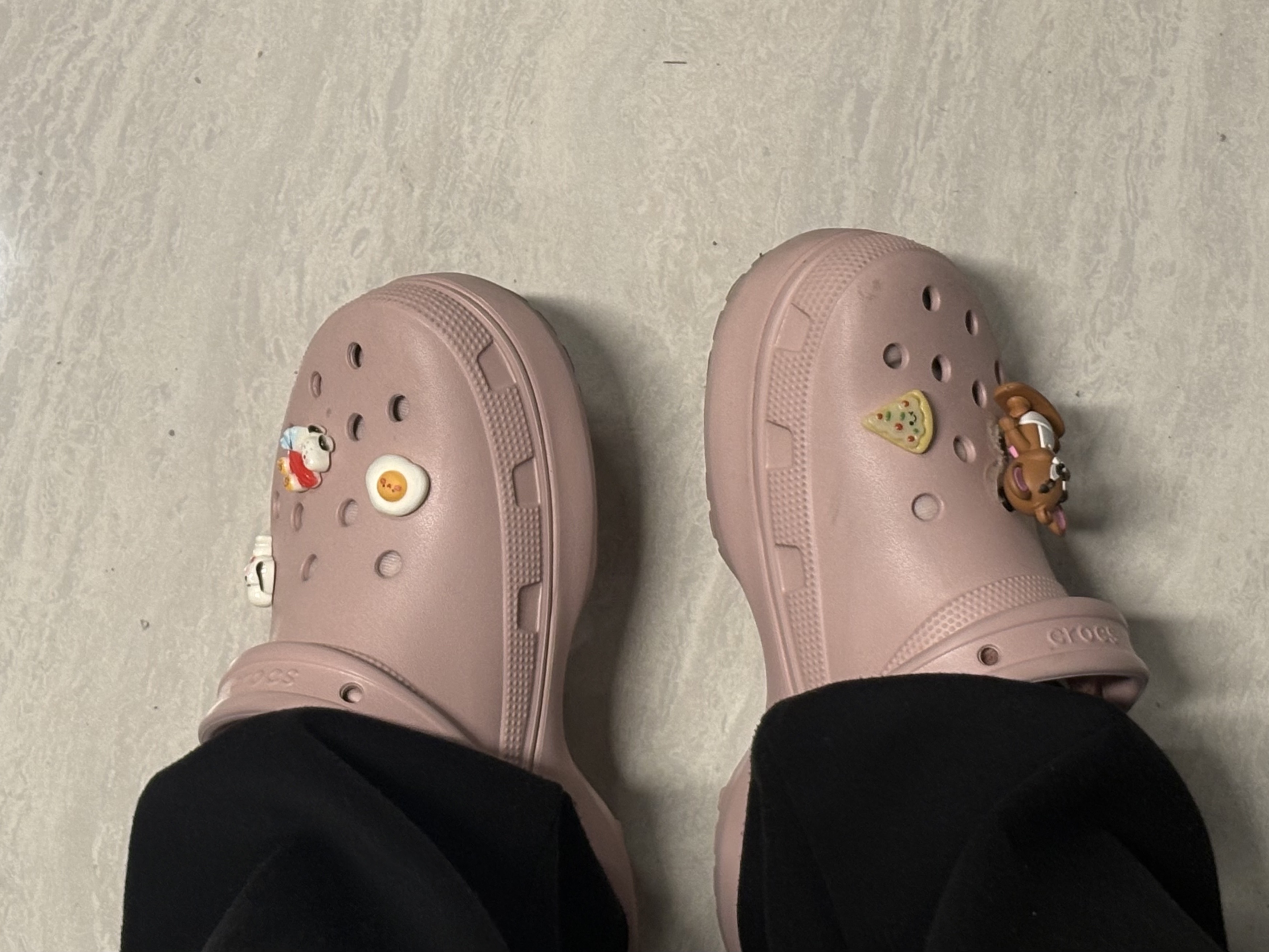 (W) Crocs Classic Platform Lined Clog Pink Clay 착용 스타일
