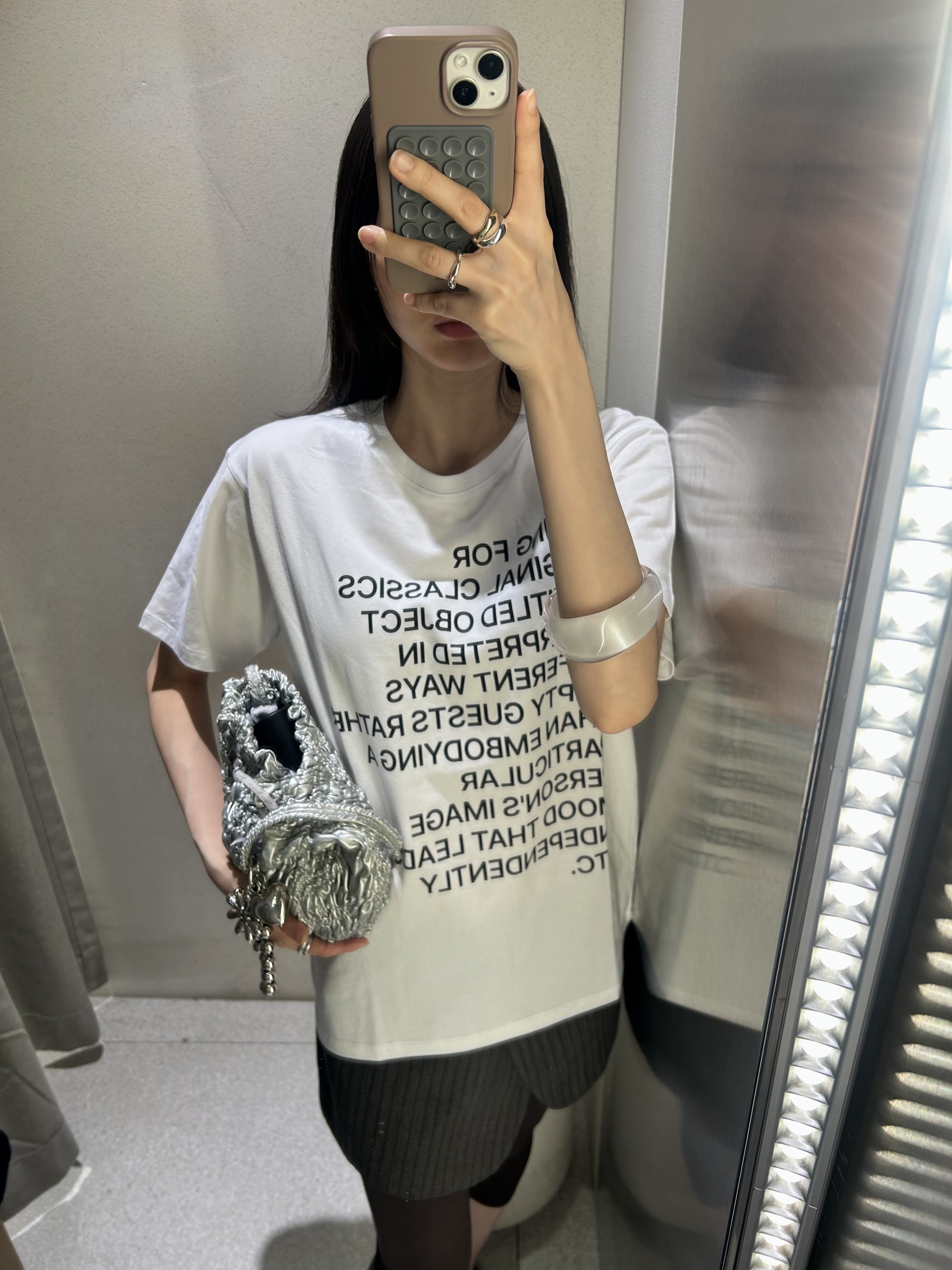 MILLO WOMEN Lettering Archive T-shirts White 착용 스타일 - 2