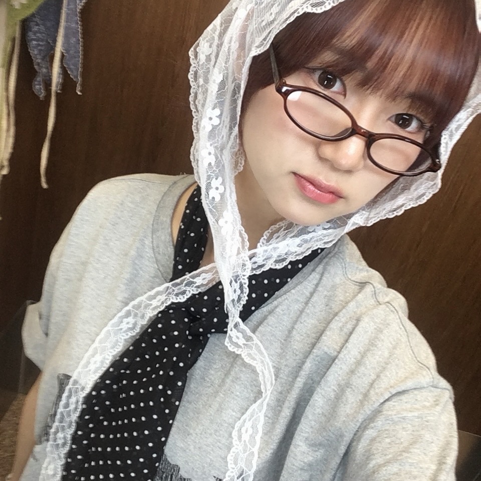 AMOU Cali Bear Half T-Shirts Gray 착용 스타일 - 3