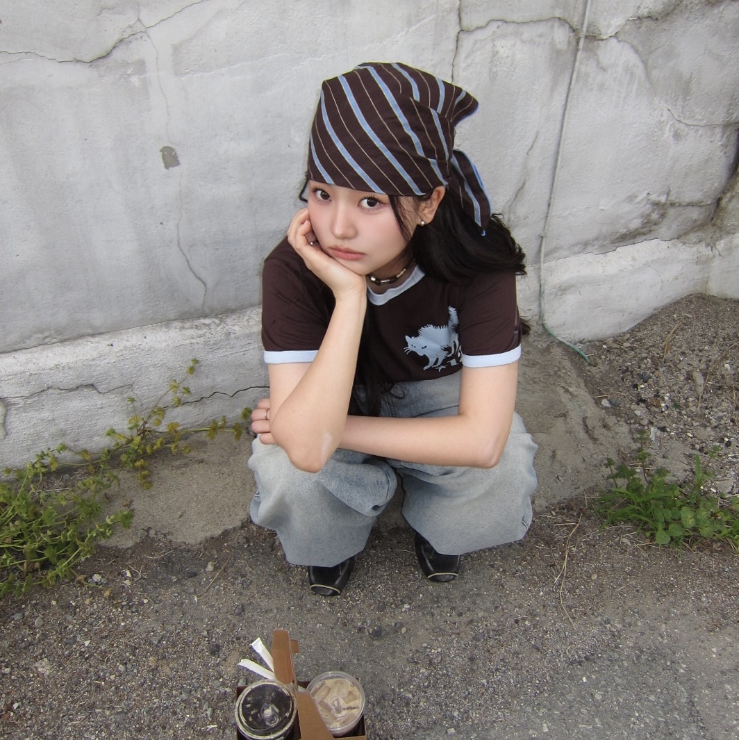 AMOU 13 Cat Half T-Shirts Brown 착용 스타일 - 4