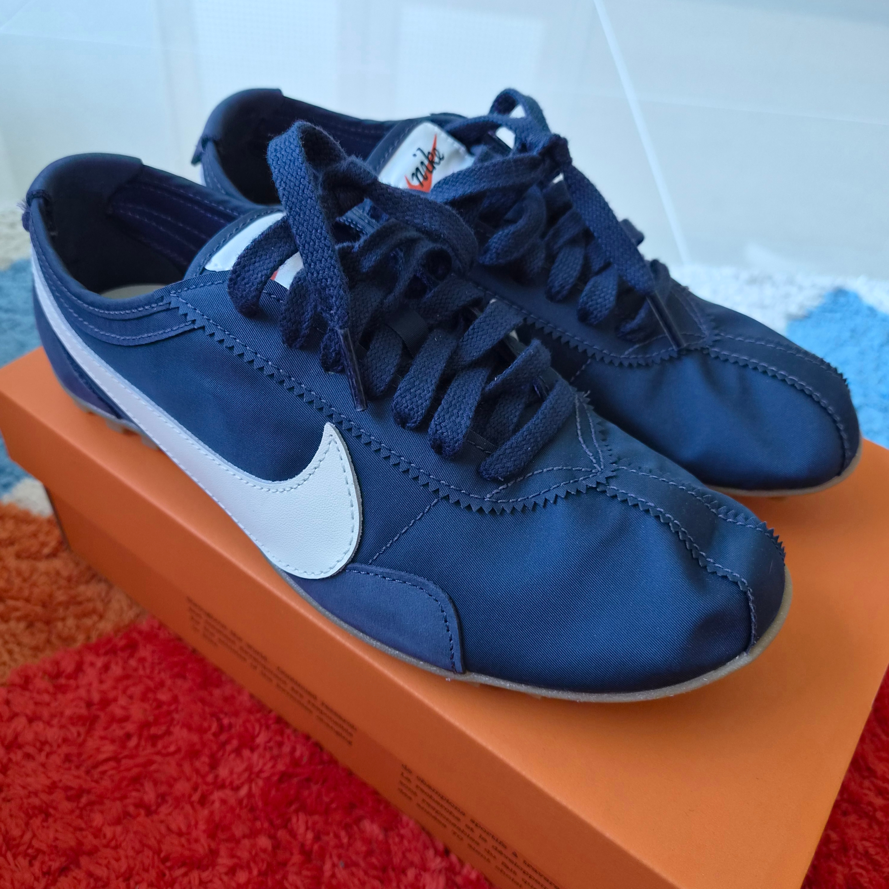 (W) Nike Moon Shoe OG Midnight Navy Gum Light Brown 착용 스타일 - 1
