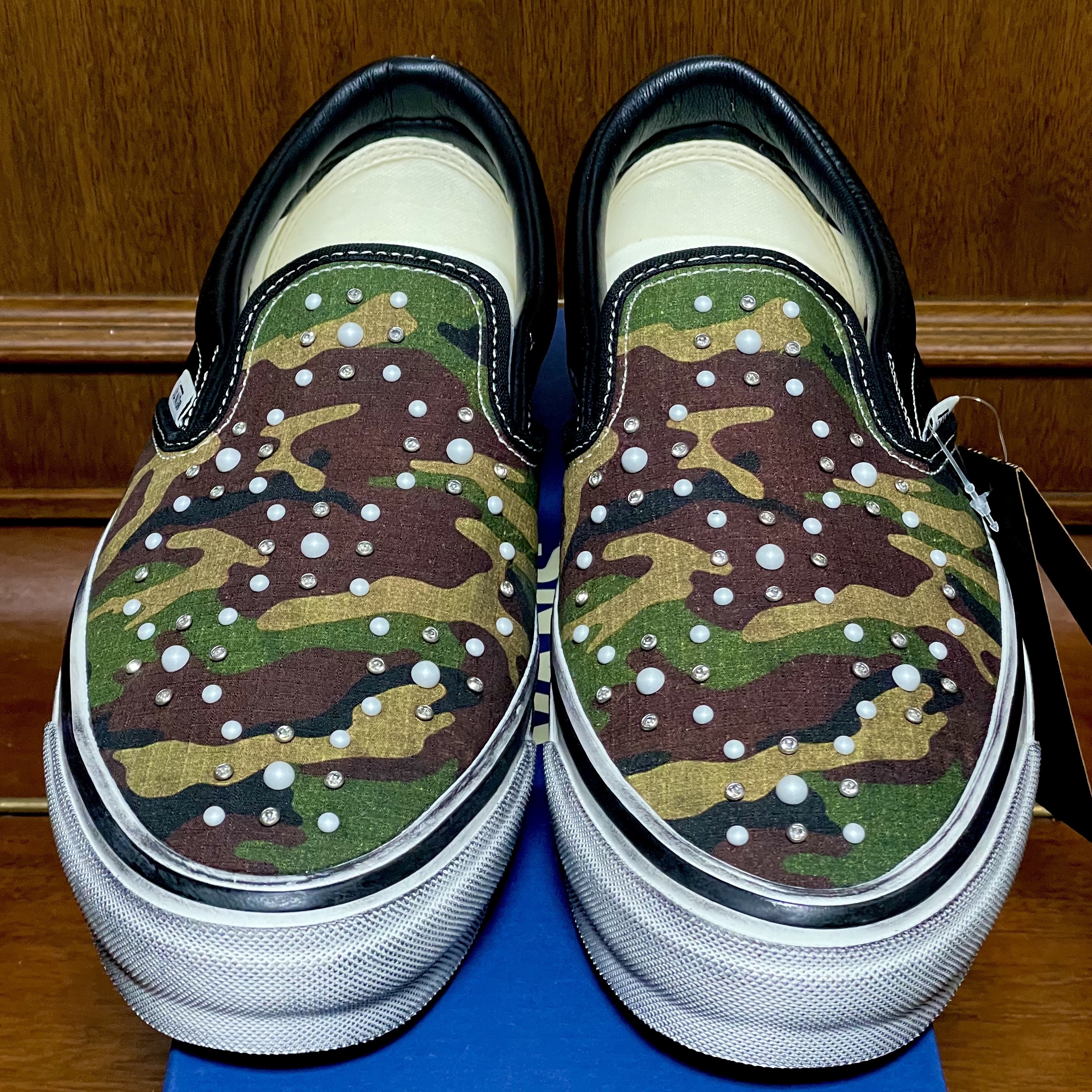 Vans LX Classic Slip-On 98 Pearlized Camo Black 착용 스타일 - 3
