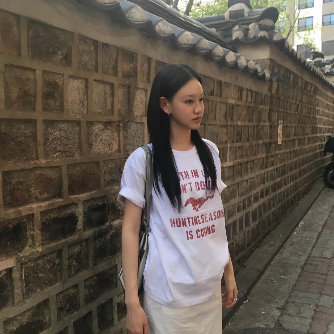 AMOU Vintage Horse Half T-Shirts White 착용 스타일 - 1