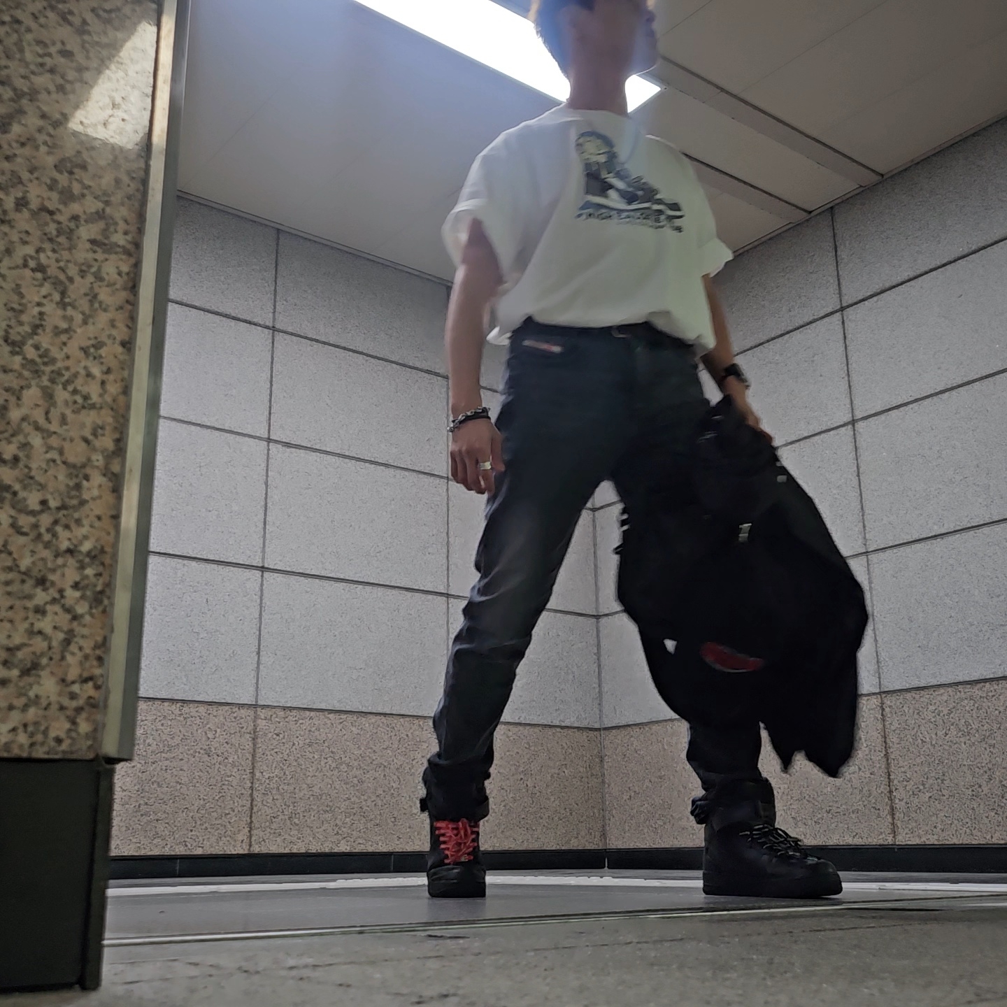 Diesel 2019 D-Strukt Slim Jeans Grey 착용 스타일 - 3