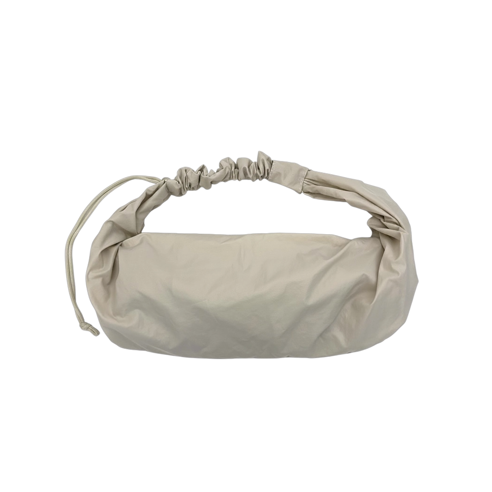 아코크 글로시 스몰 탱글 트위스트백 아이보리(ACOC Glossy Small Tangle Twist Bag Ivory)