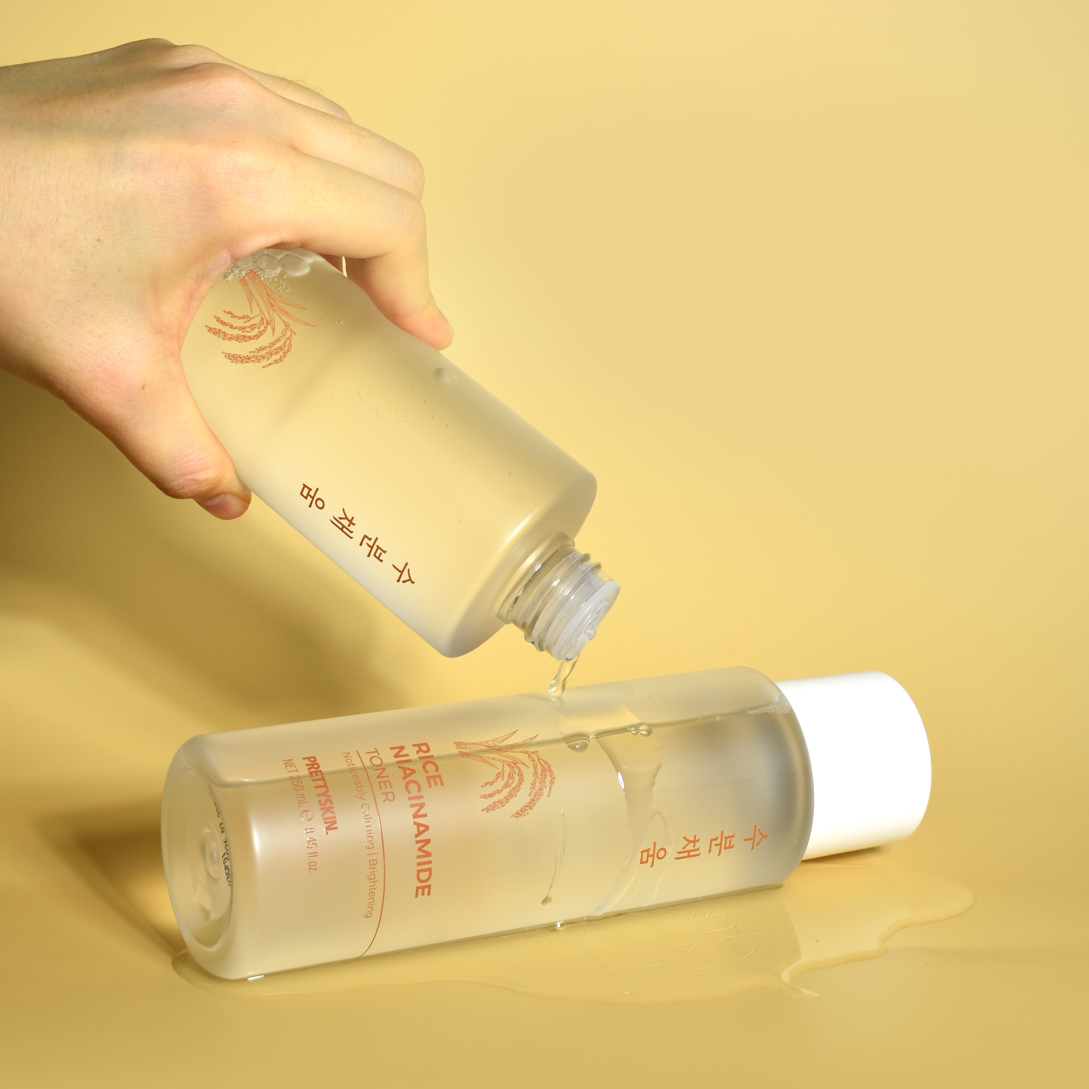 PRETTYSKIN RICE NIACINAMIDE TONER 착용 스타일 - 3