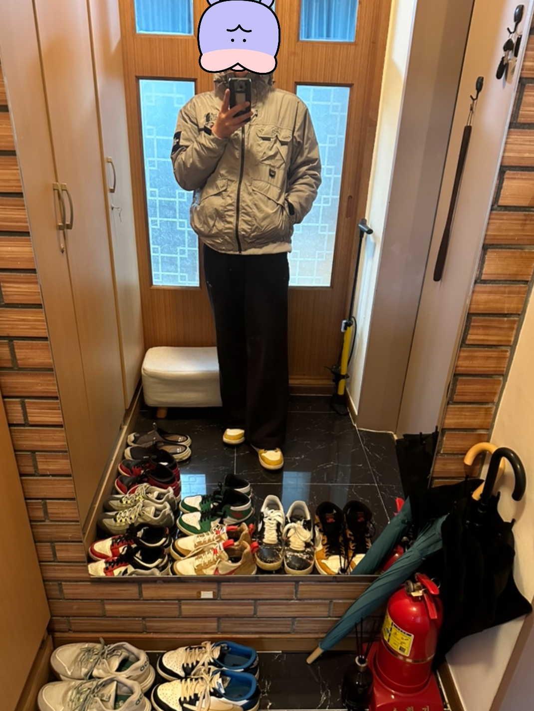 The North Face White Label Sheldon Cargo Jacket Dark Gray, Jordan 1 Retro High OG Yellow Ochre 착용 스타일