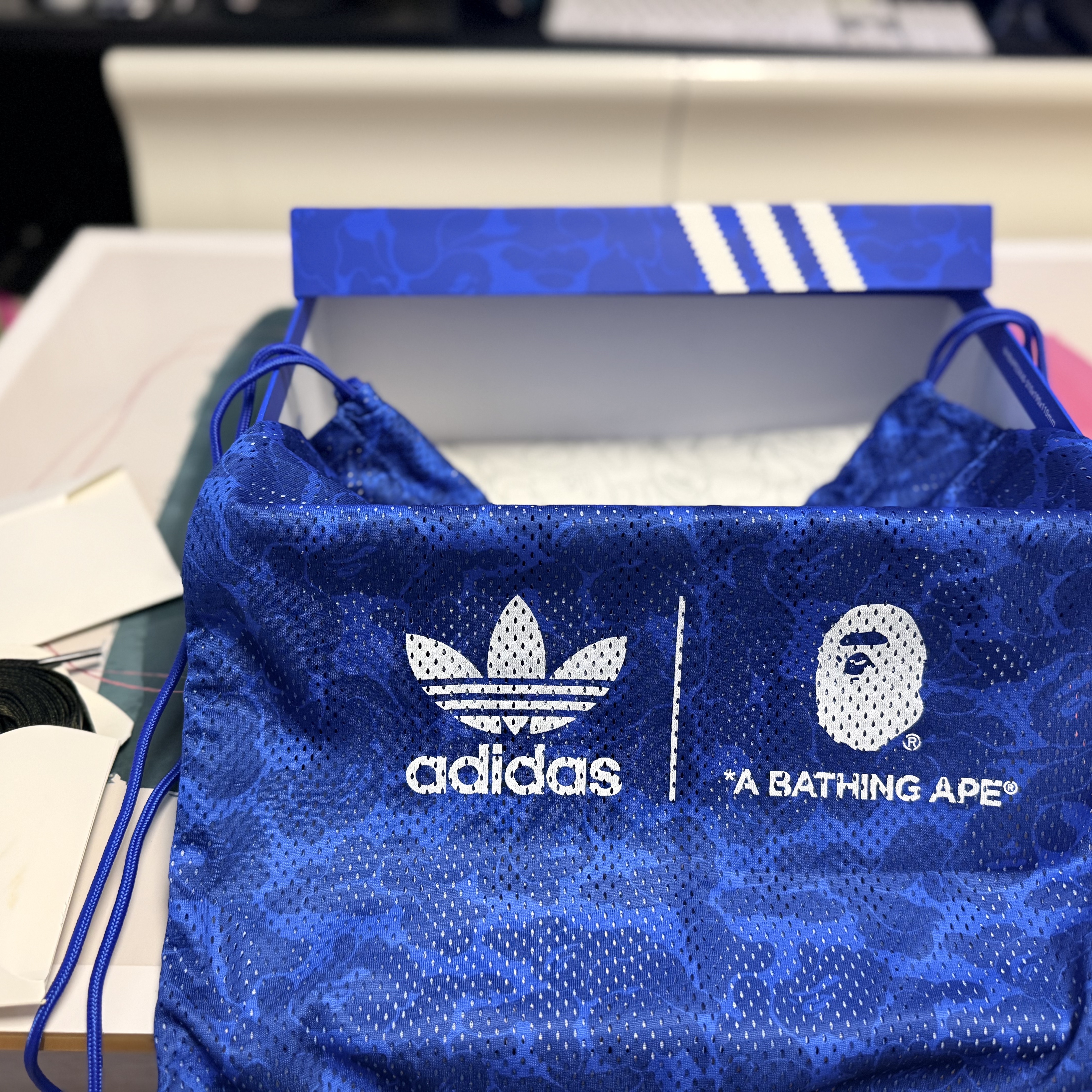 Adidas x BAPE Lawsuit Shadow Green Cloud White 착용 스타일 - 3