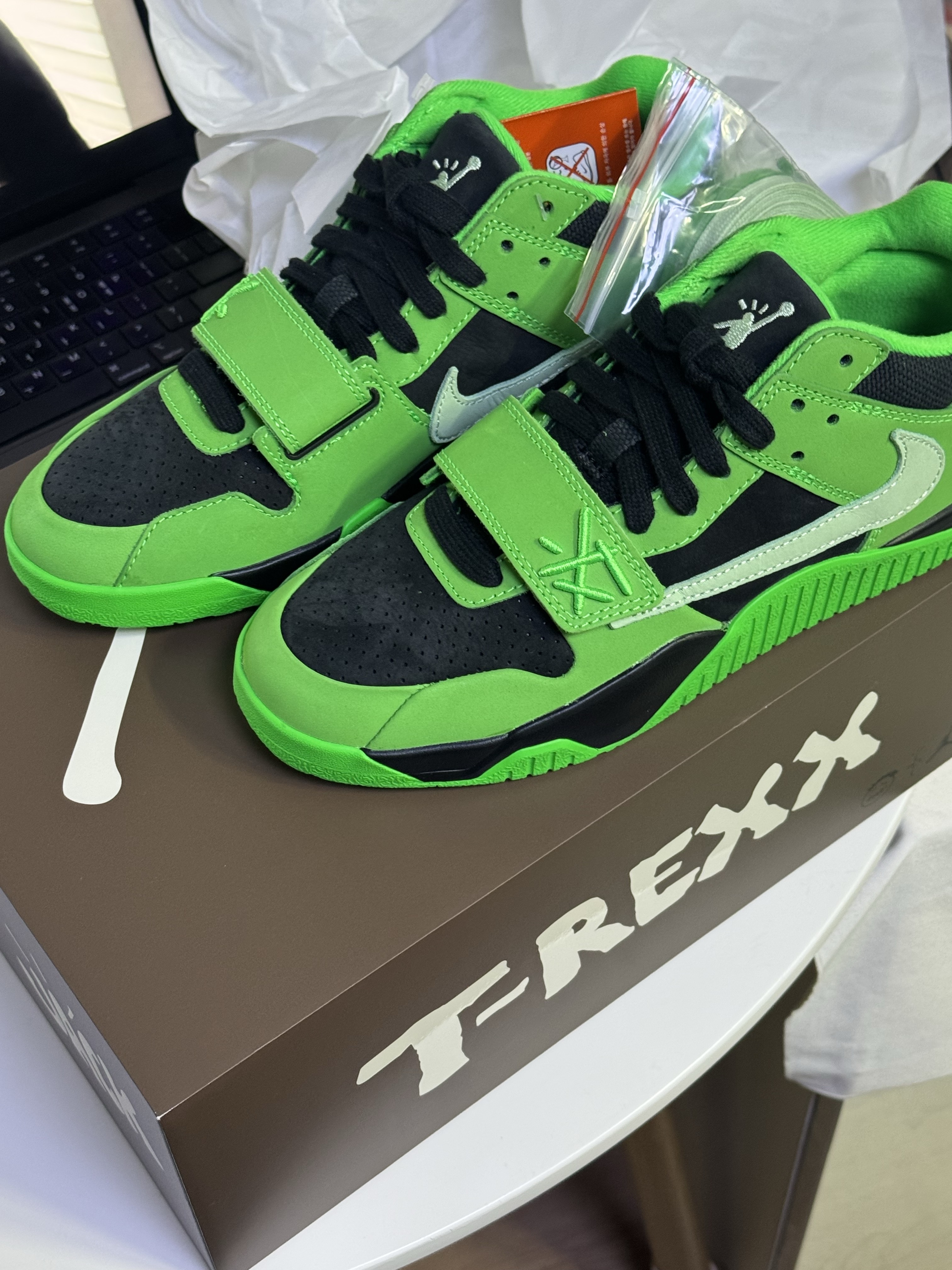 Jordan x Travis Scott Jumpman Jack TR Green Spark Vapor Green 착용 스타일 - 2