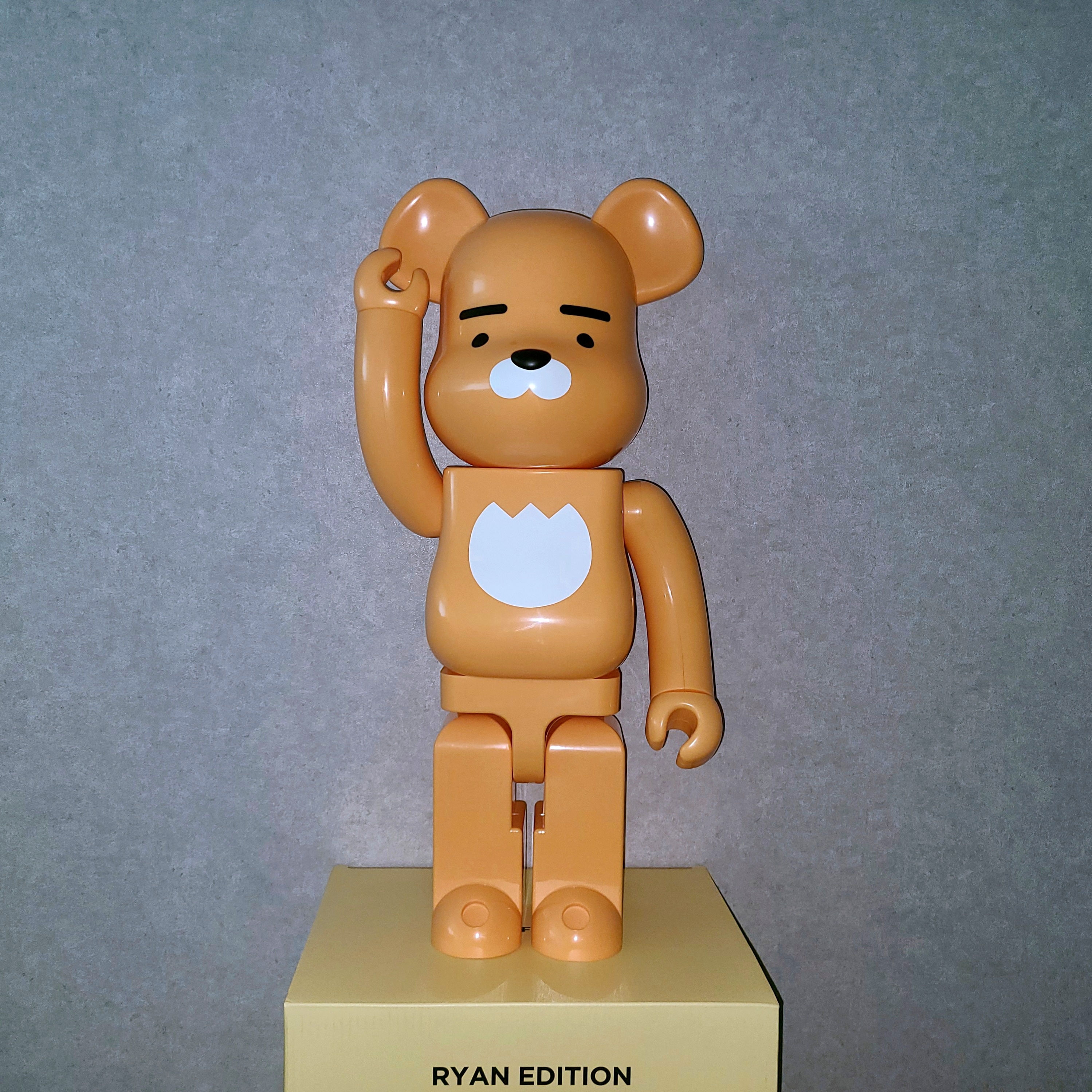 Bearbrick x Kakao Friends Ryan 1000% 착용 스타일 - 1
