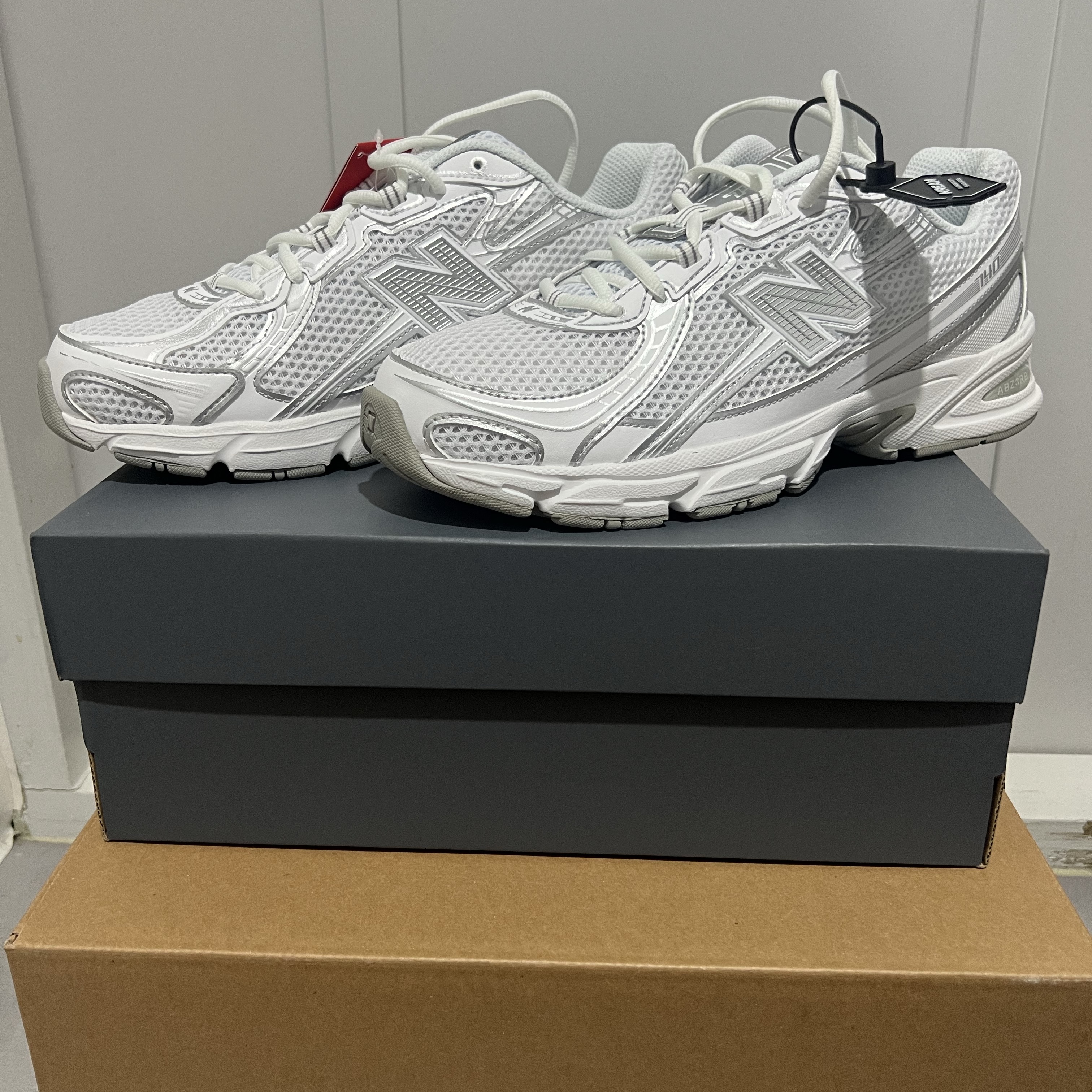 New Balance 740v2 White Silver Metallic 착용 스타일 - 3