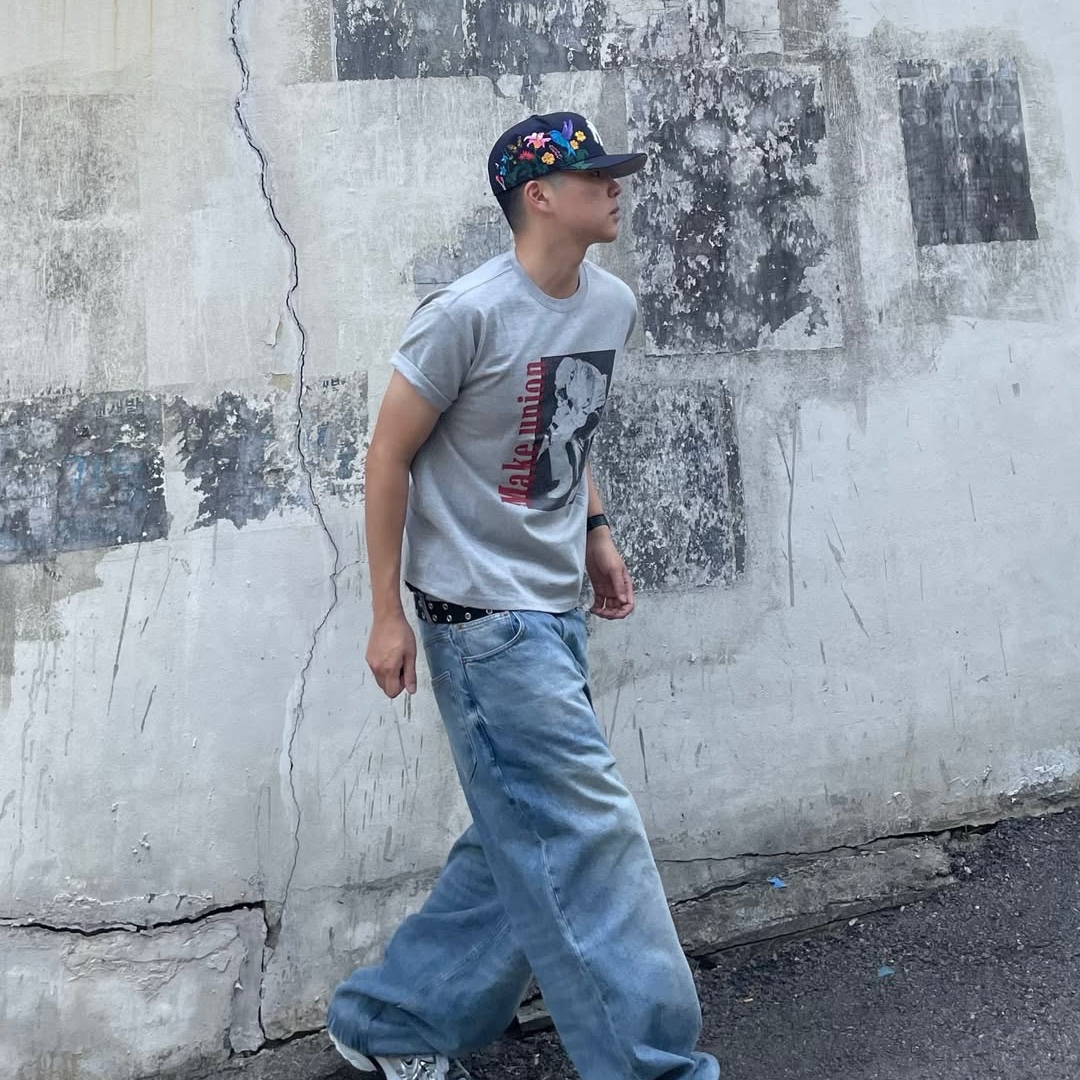 AMOU Trouble Half T-Shirts Gray 착용 스타일 - 5