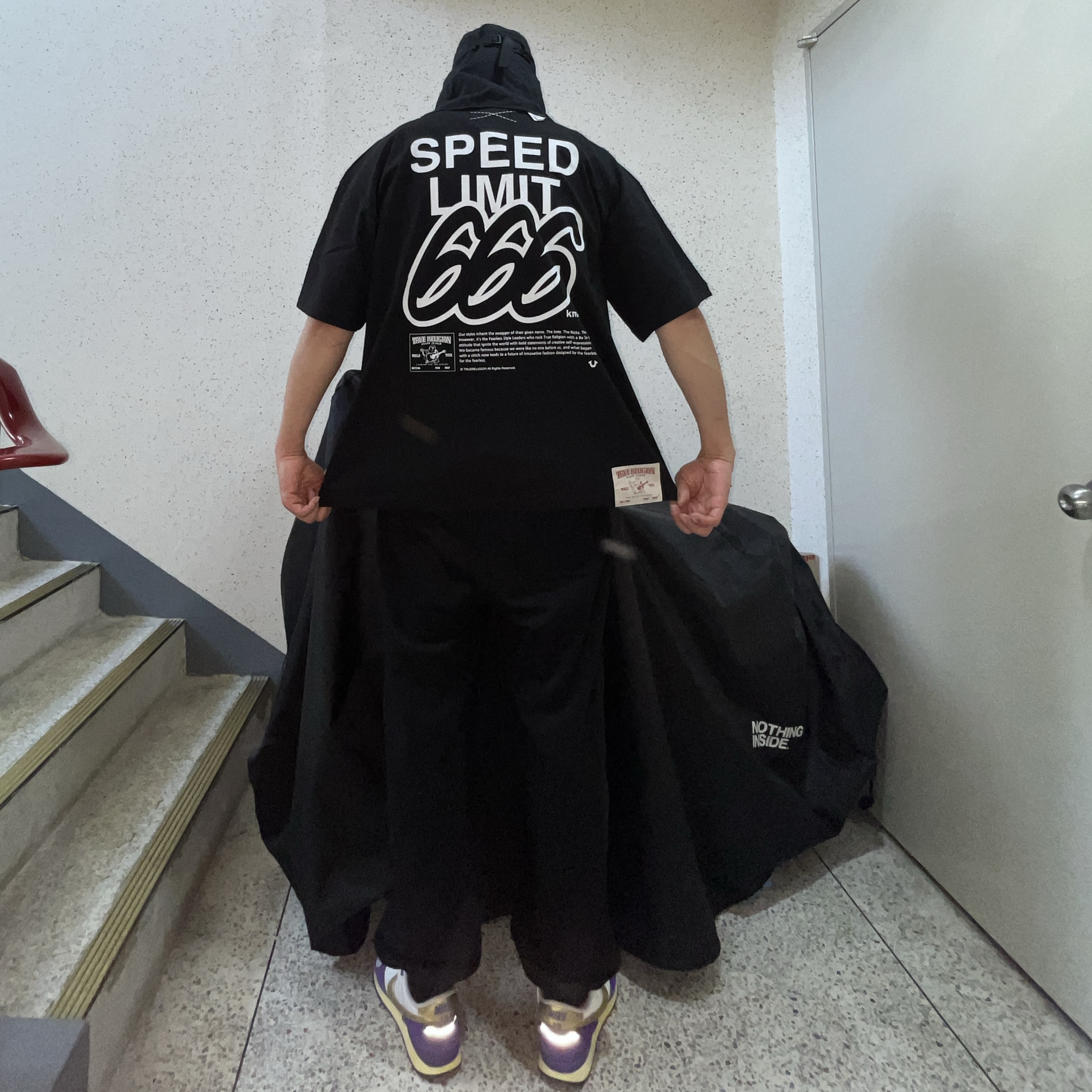 True Religion Speed Limit 666 Short Sleeve Black 착용 스타일