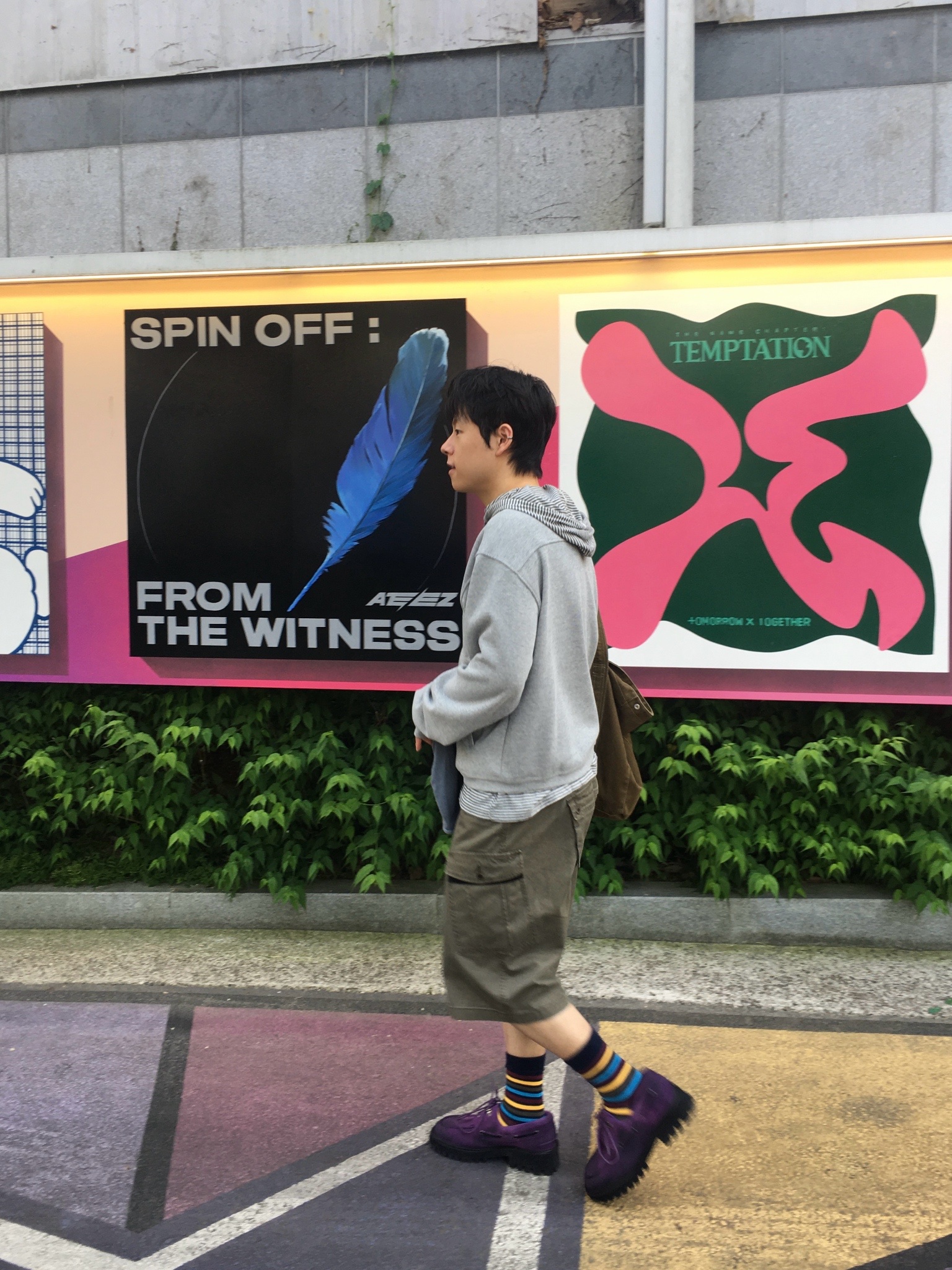 CHOWOO Monkey Pockets Cargo Shorts Washed Khaki 착용 스타일 - 4